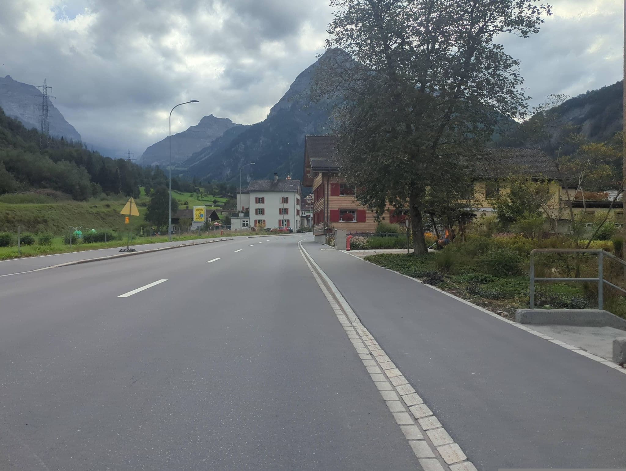 Street view near Revier Der Genera(k)tionen, Linthal — © attilaolah (CC BY-SA · Mapillary)