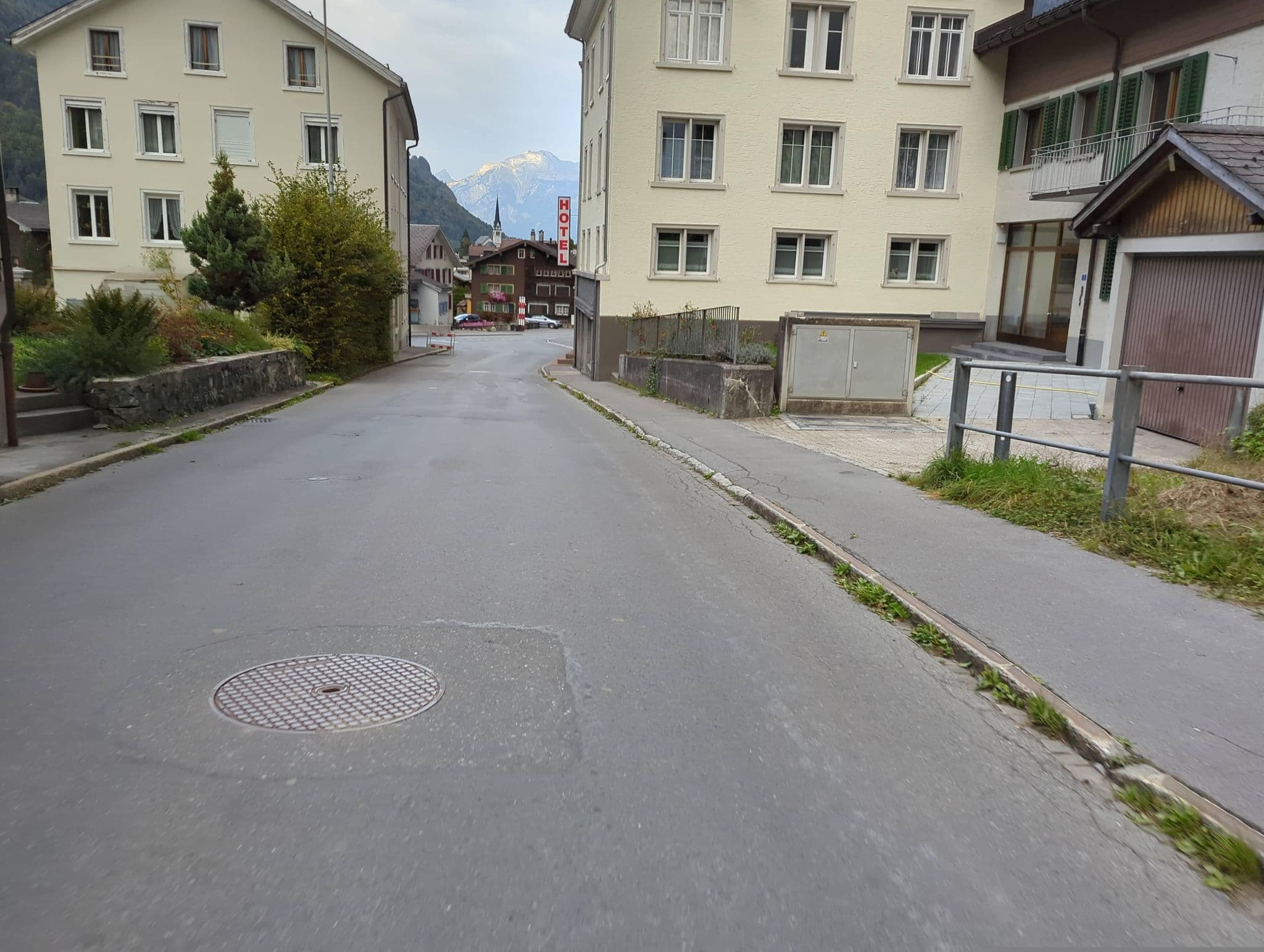 Street view near Hotel Eidgenossen, Linthal — © attilaolah (CC BY-SA · Mapillary)