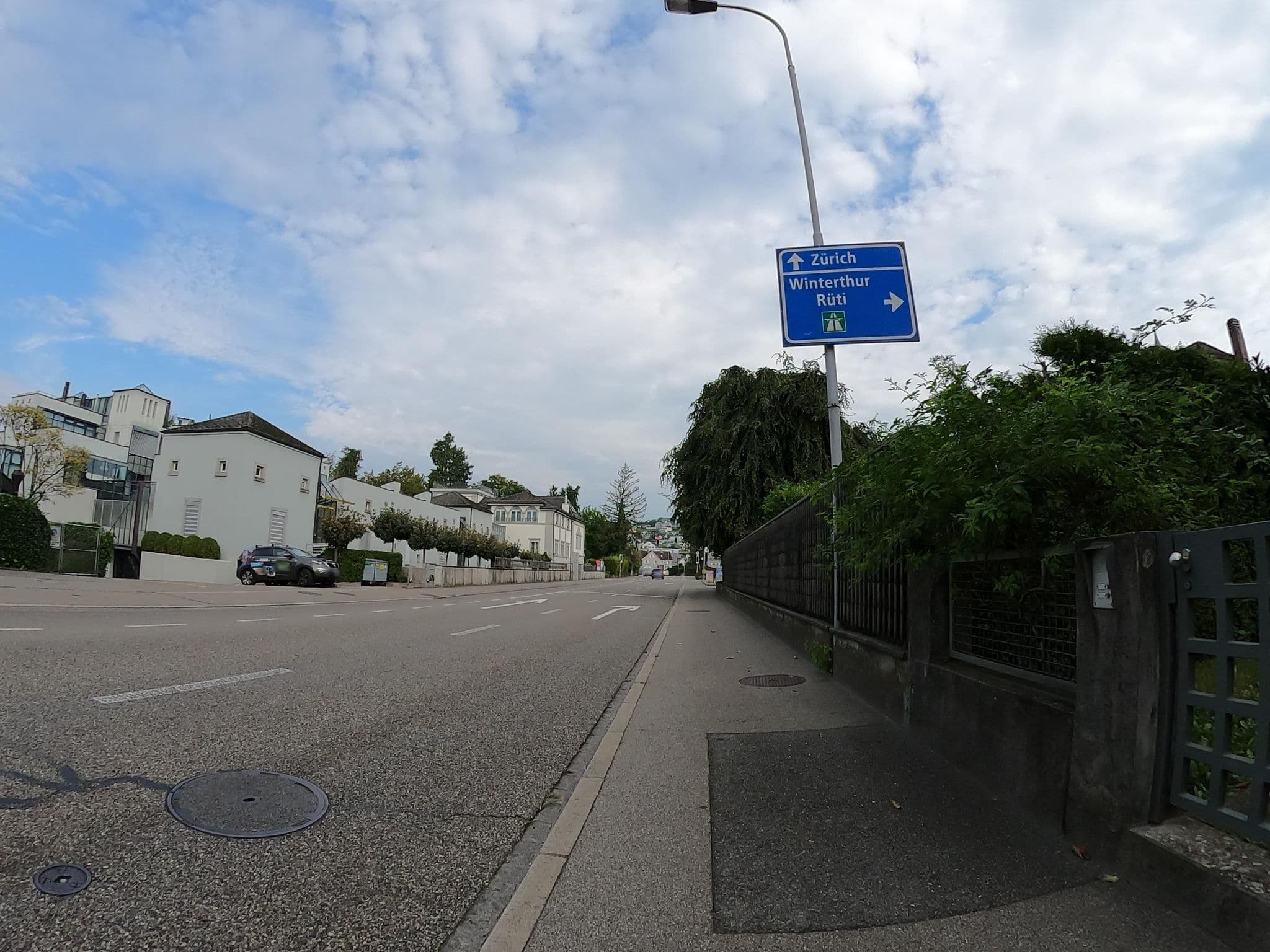 Street view near VPZ Vermögens Planungs Zentrum AG, Rapperswil — © till (CC BY-SA · Mapillary)