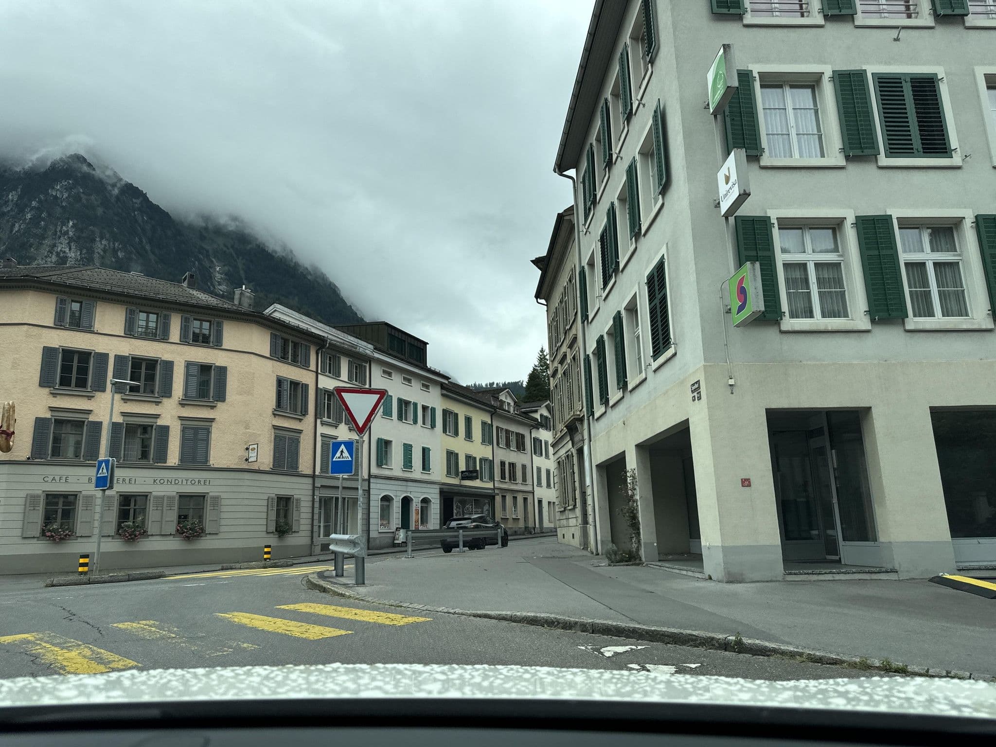 Street view near Poldina-Stiftung Familienstiftung, Glarus — © swissmike (CC BY-SA · Mapillary)