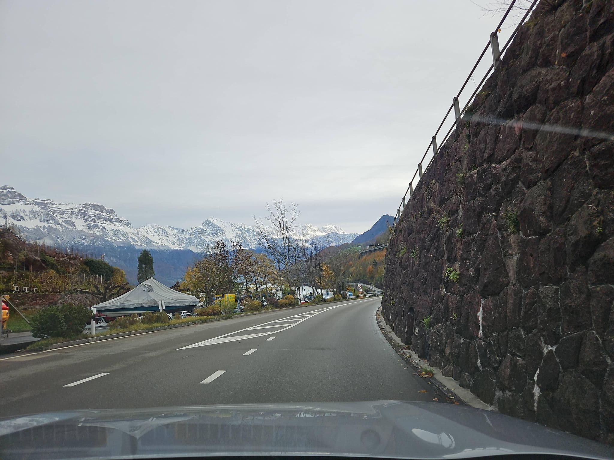 Street view near Hotel Restaurant Roessli, Quarten — © Yha1 (CC BY-SA · Mapillary)
