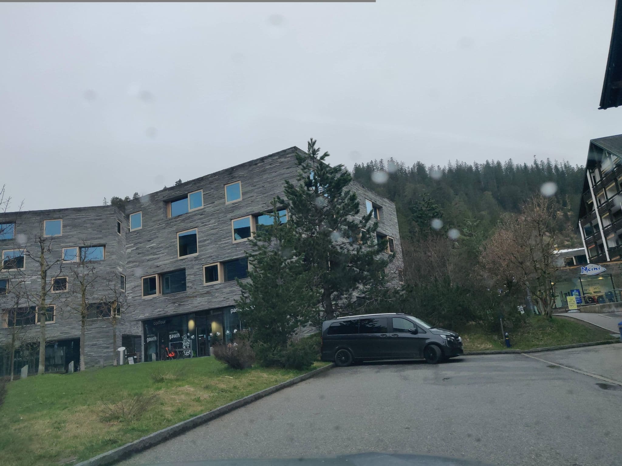 Street view near Val Signina Touristik AG, Laax — © Yha1 (CC BY-SA · Mapillary)