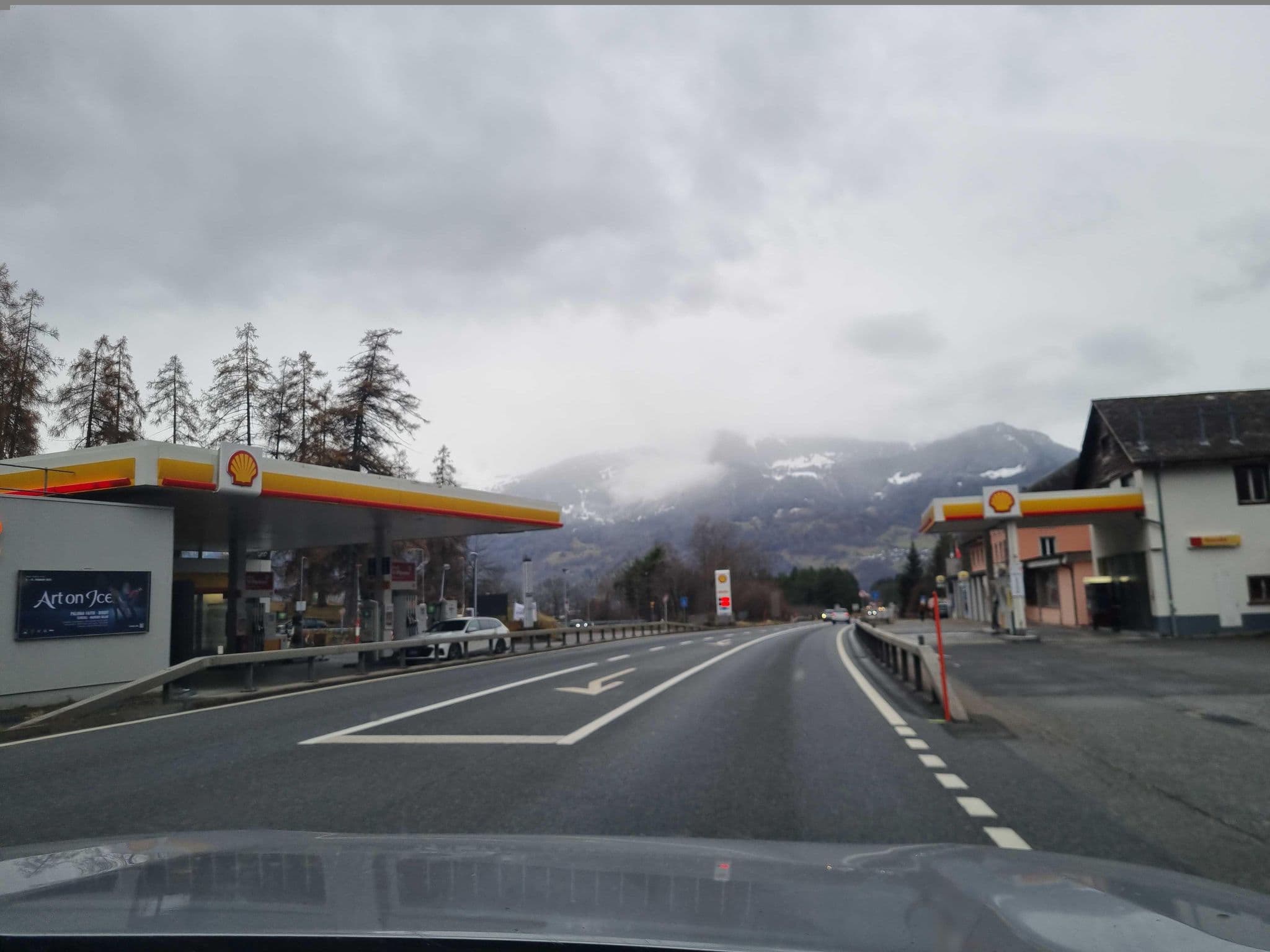 Street view near Restaurant Ganda, Malans — © Yha1 (CC BY-SA · Mapillary)