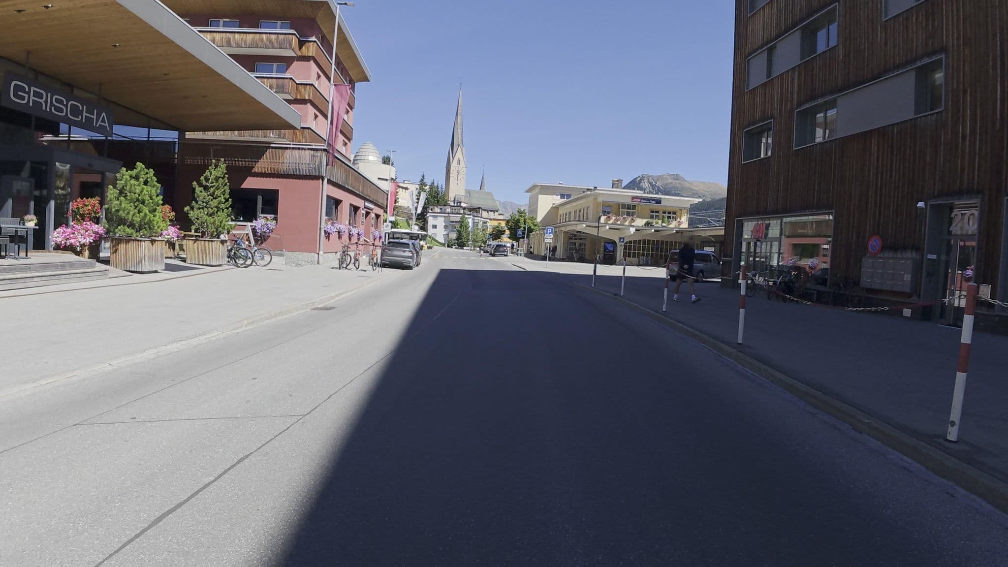Street view near Grischa - DAS Hotel Davos, Davos — © Guzzi_Franze (CC BY-SA · Mapillary)