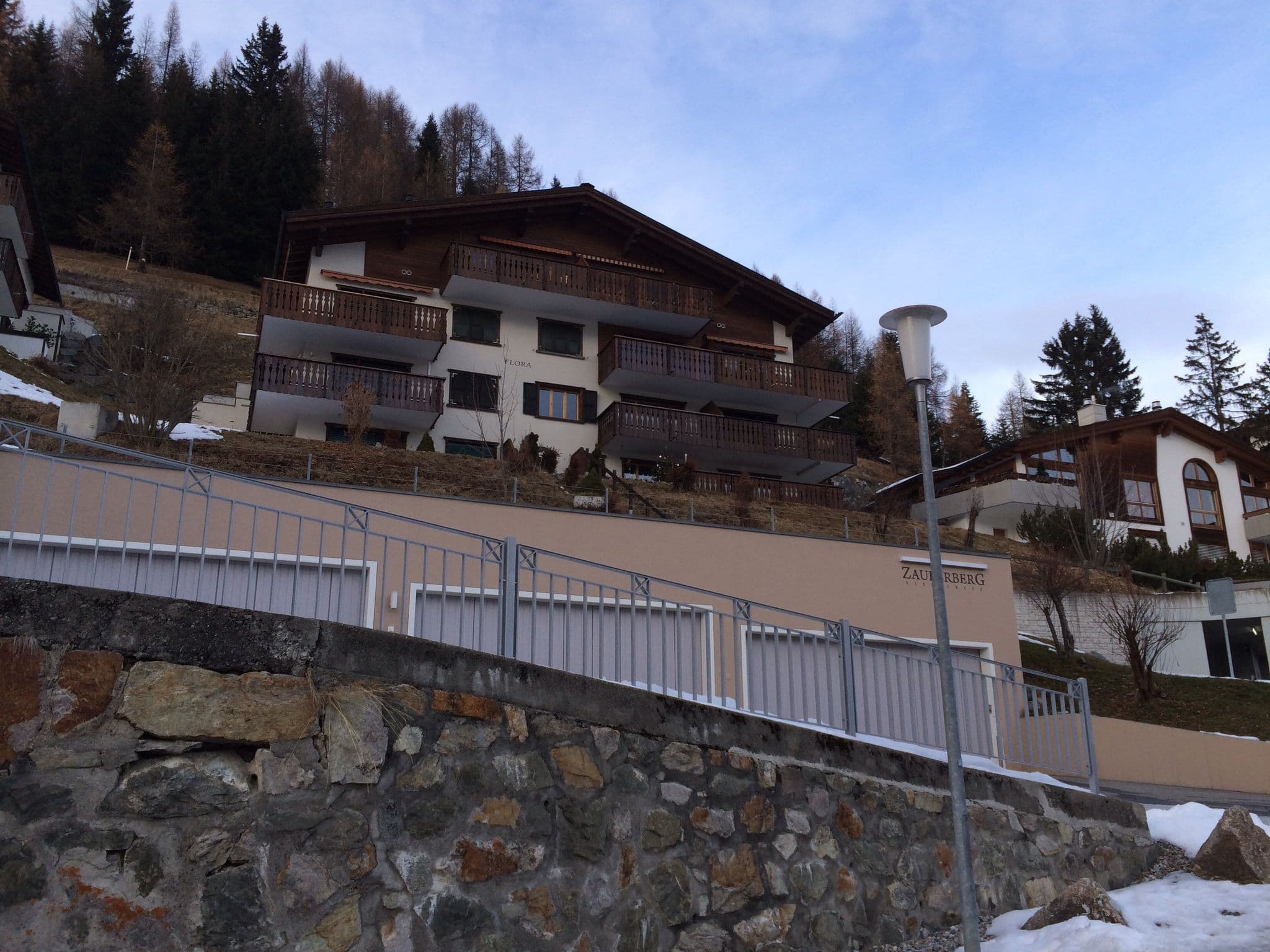 Street view near Haus Flora, Davos — © jesolem (CC BY-SA · Mapillary)
