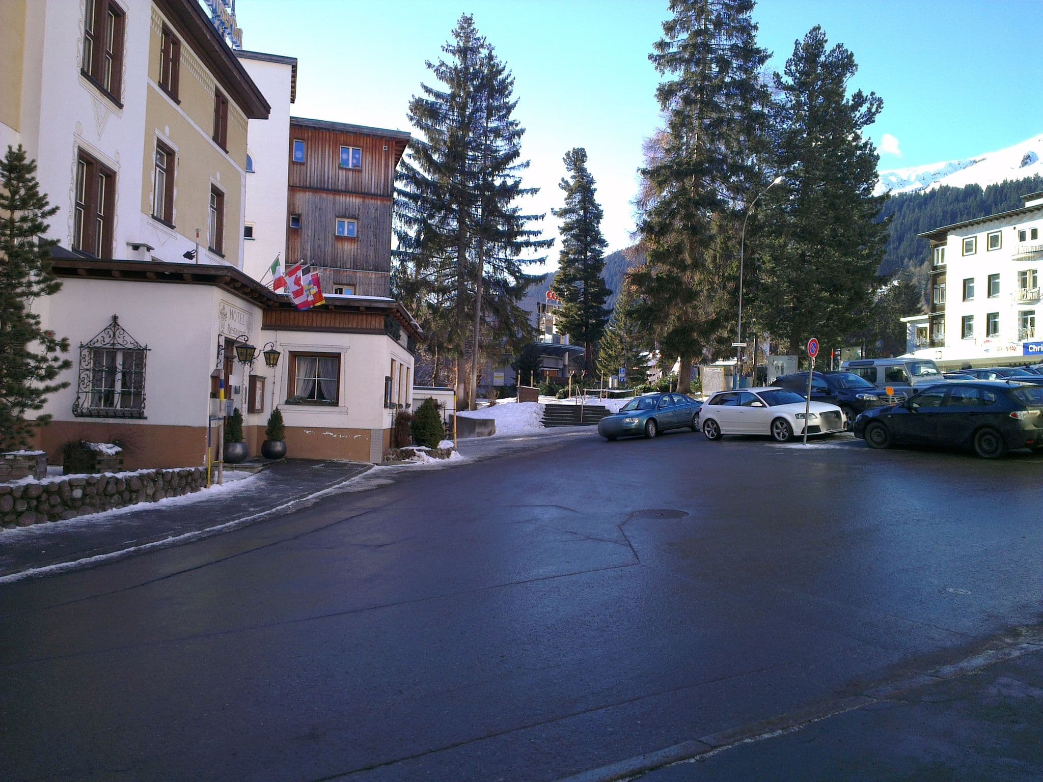 Street view near Davoser Hüsli, Davos — © jesolem (CC BY-SA · Mapillary)