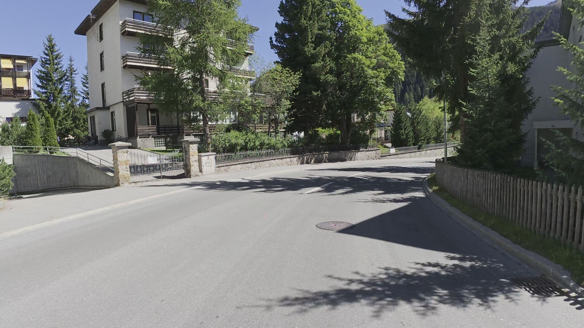 Street view near Bernina Bed And Breakfast, Davos — © Guzzi_Franze (CC BY-SA · Mapillary)