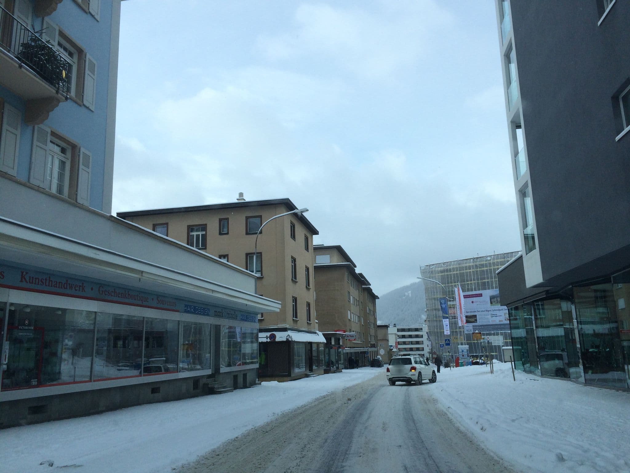 Street view near Allegra Ferienwohnungen, Davos — © jesolem (CC BY-SA · Mapillary)