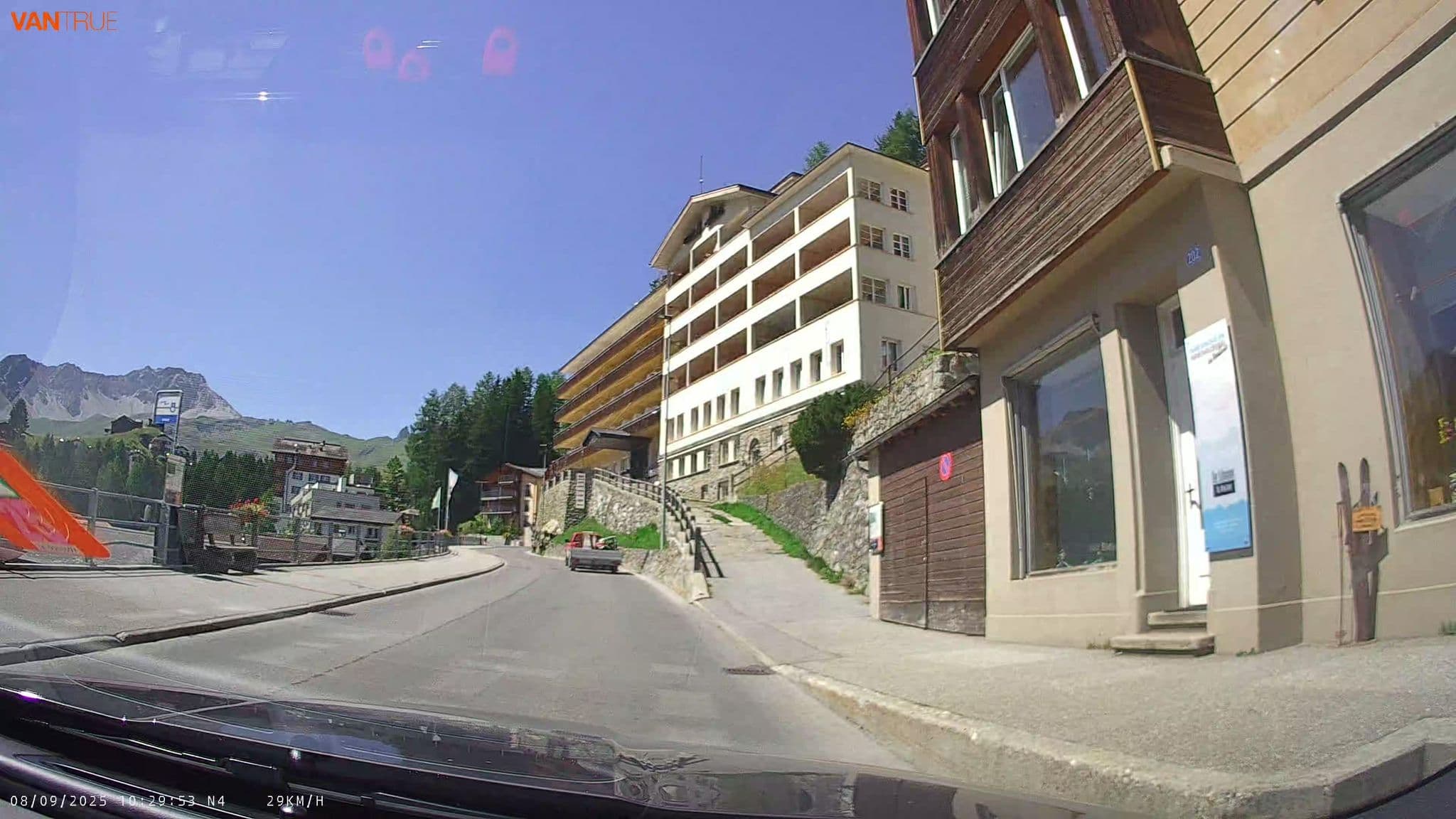 Street view near Chalet Tannenrain & Casa Alba, Arosa — © fcignat (CC BY-SA · Mapillary)