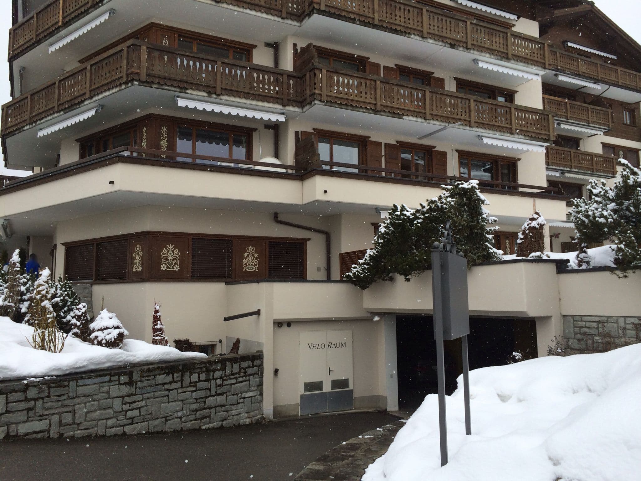 Street view near Monami Apartments Klosters, Apt. Hus Promenade, Klosters Serneus — © jan_solem (CC BY-SA · Mapillary)
