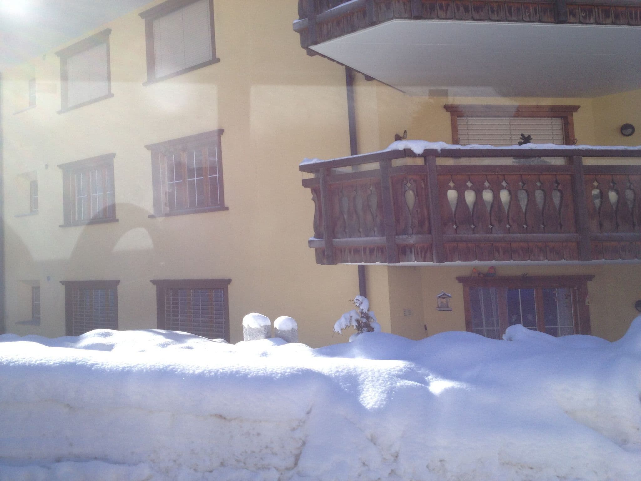 Street view near Haus Rätia, Klosters Platz, Klosters Serneus — © elgaard (CC BY-SA · Mapillary)