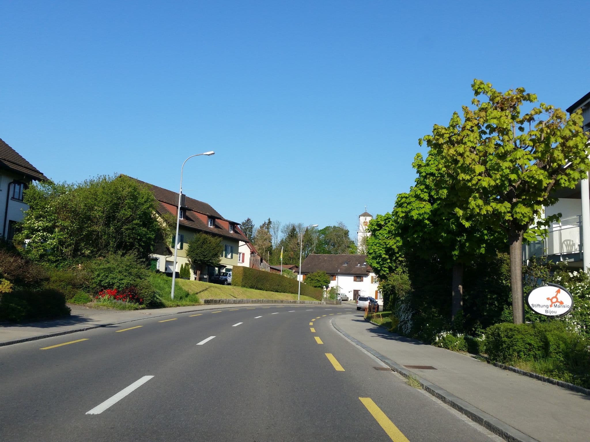 Street view near Hotel Bijou, Güttingen — © himmelbuerger (CC BY-SA · Mapillary)
