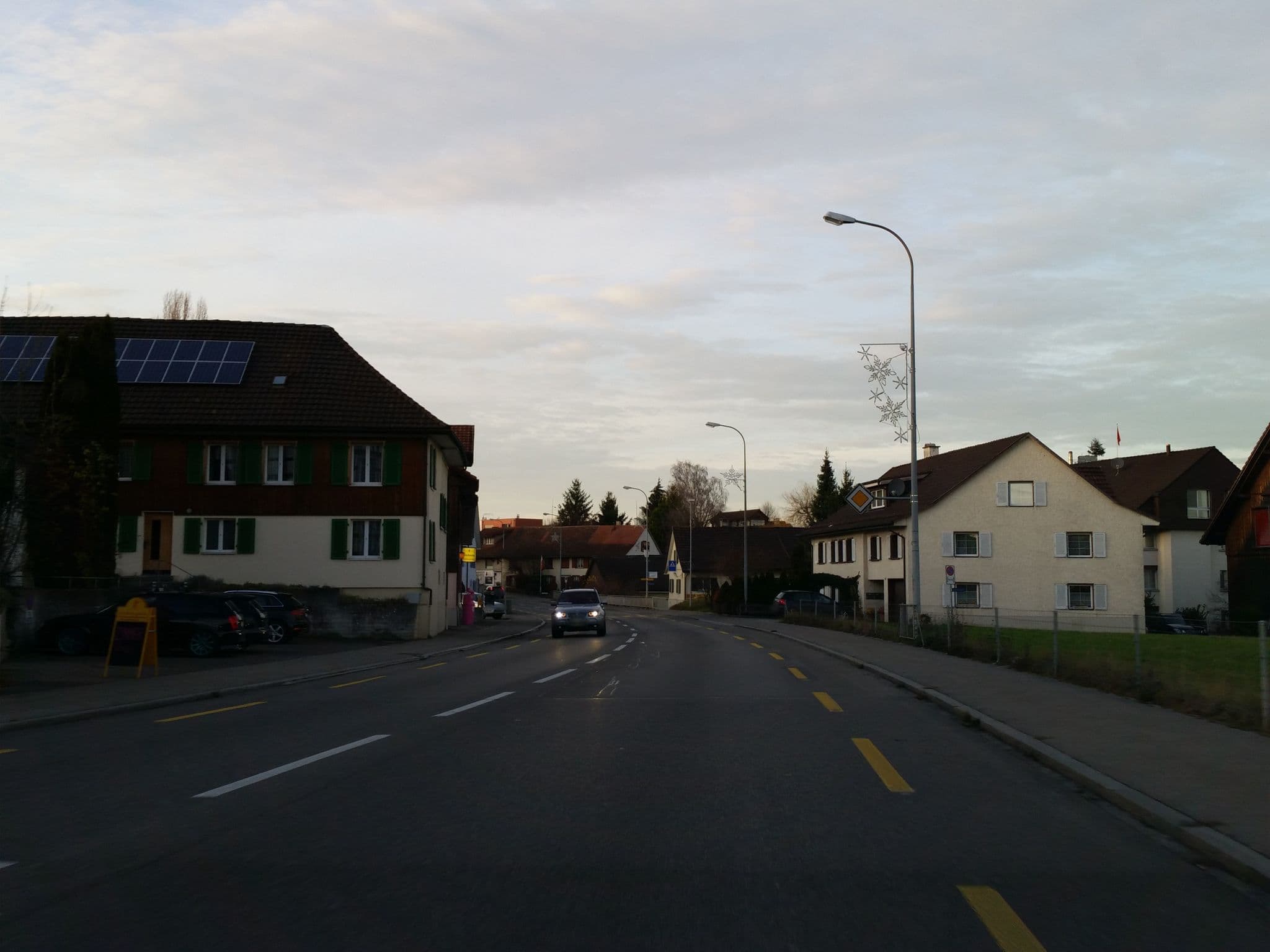 Street view near Historische Residenz Lindeneck, Güttingen — © himmelbuerger (CC BY-SA · Mapillary)