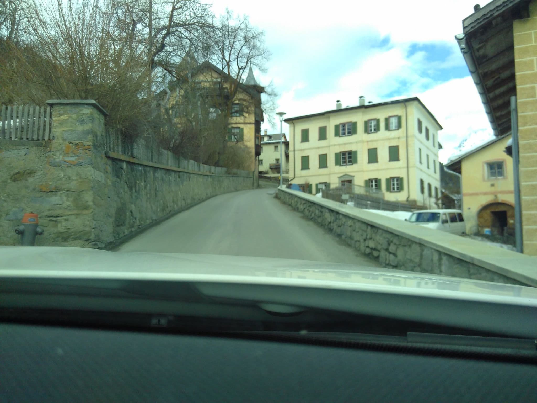 Street view near Pension Bella Vista, Scuol — © strassenfeger (CC BY-SA · Mapillary)