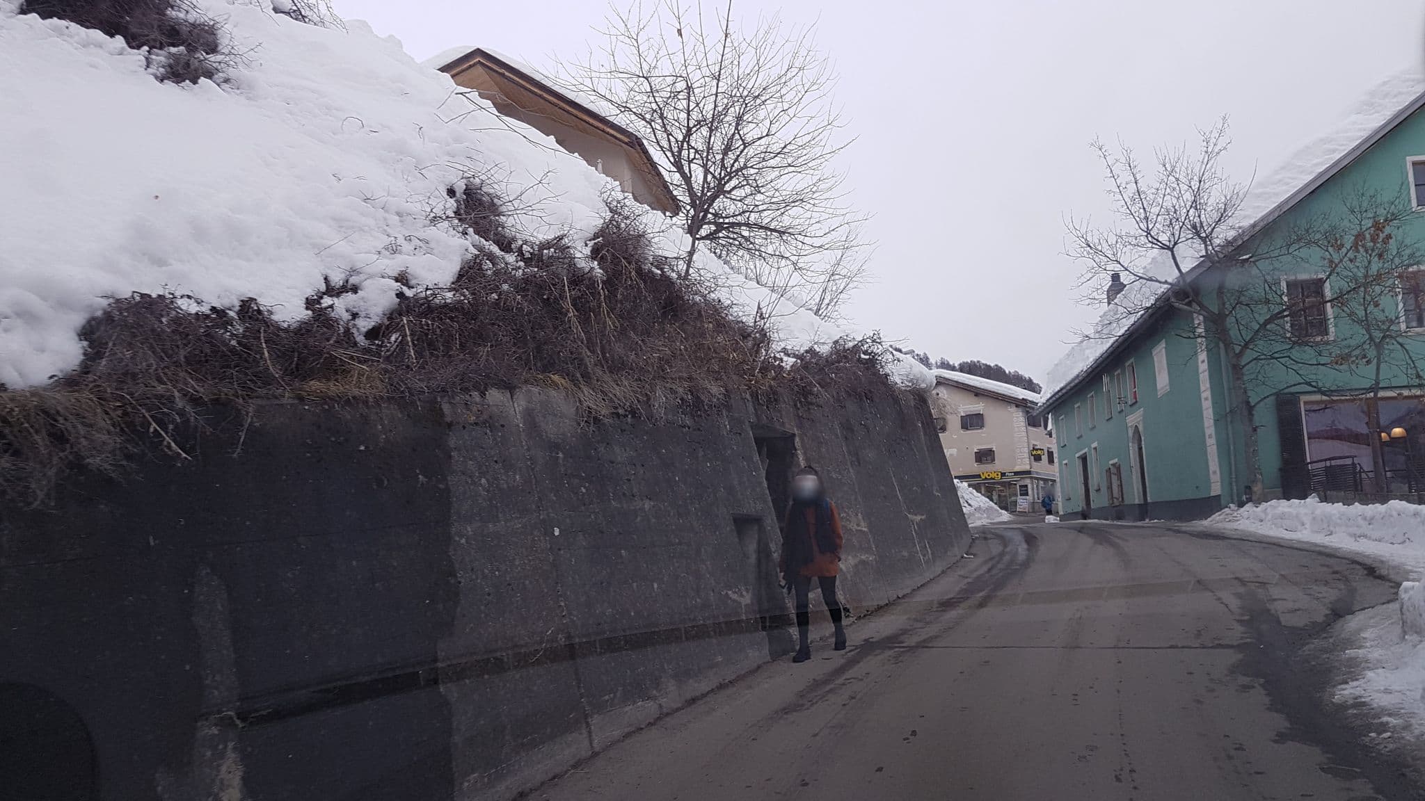 Street view near Hotel Garni Chasa Allegra, Margrit Eberhard-waldvogel, Scuol — © sp8962de (CC BY-SA · Mapillary)