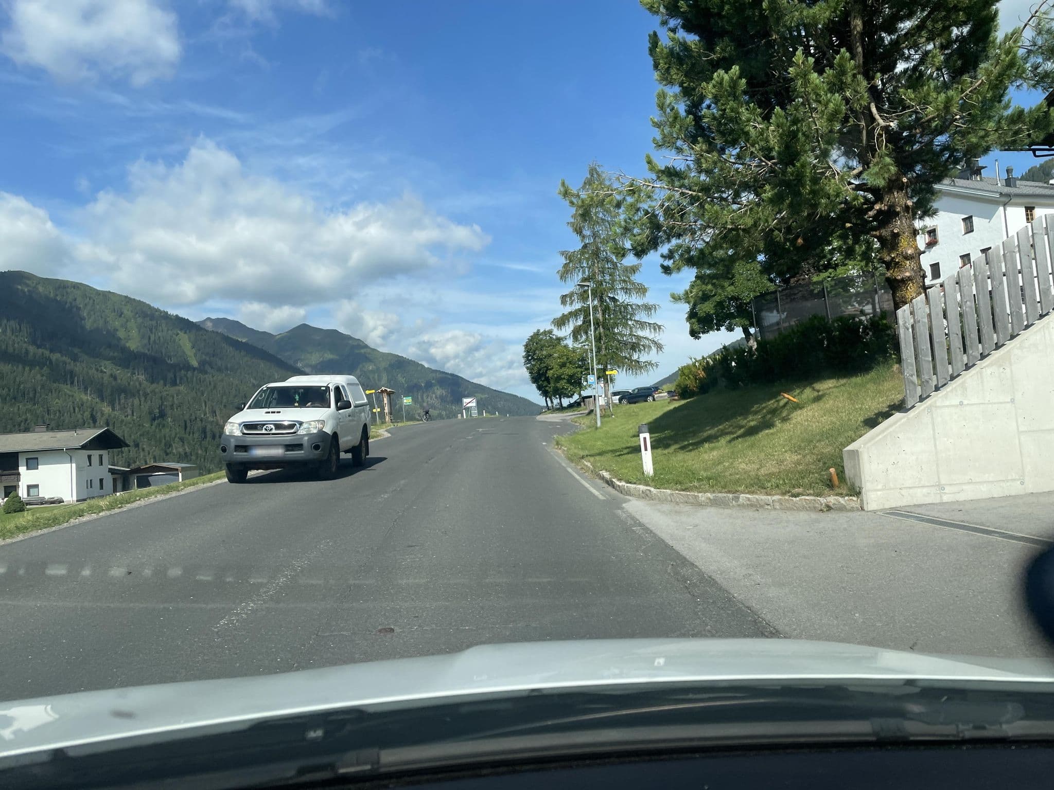 Street view near Apartments Weilerhof, Sillian — © chicc0 (CC BY-SA · Mapillary)