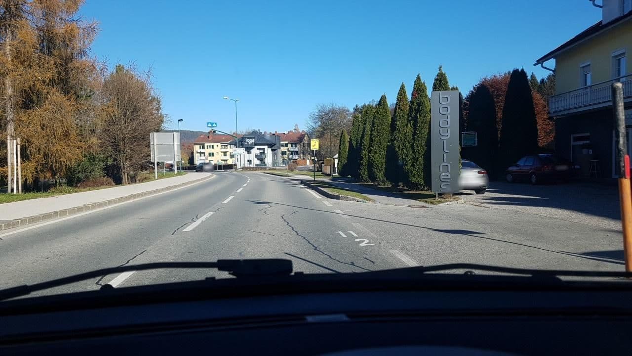 Street view near Gästehaus Renate Wiegele, Velden am Wörther See — © mik007 (CC BY-SA · Mapillary)
