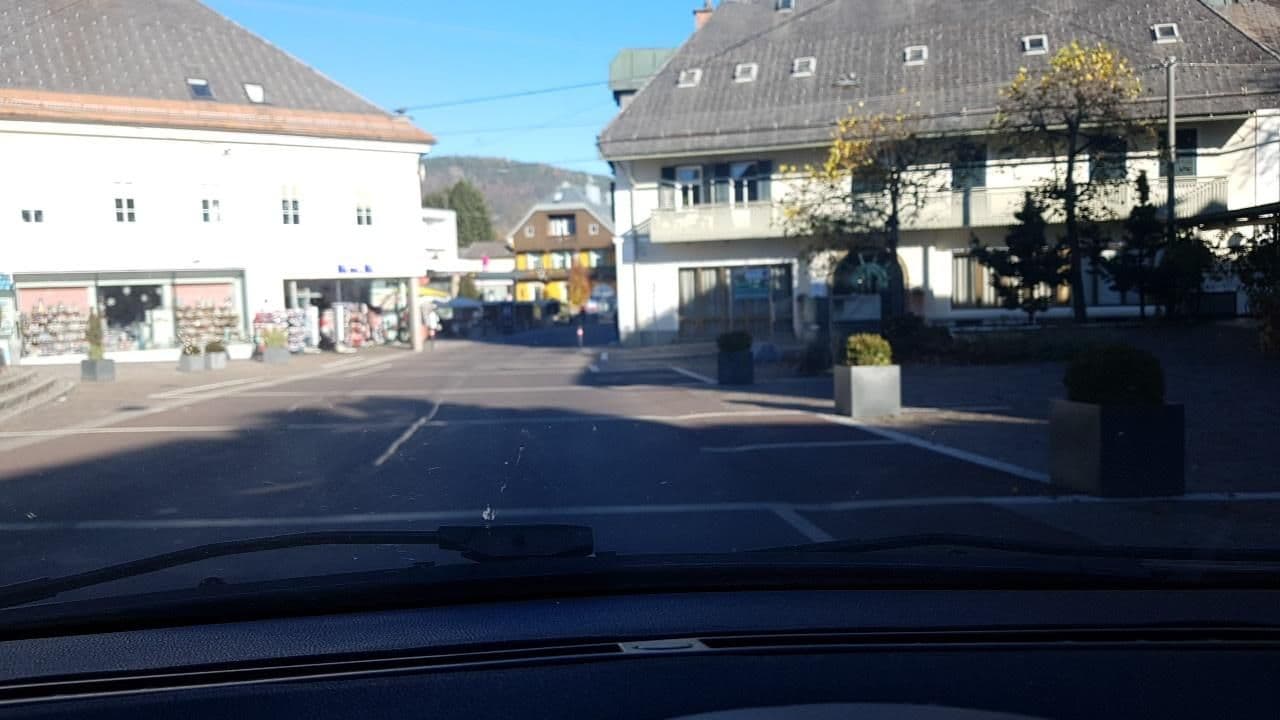 Street view near seehotel hubertushof, Velden am Wörther See — © mik007 (CC BY-SA · Mapillary)