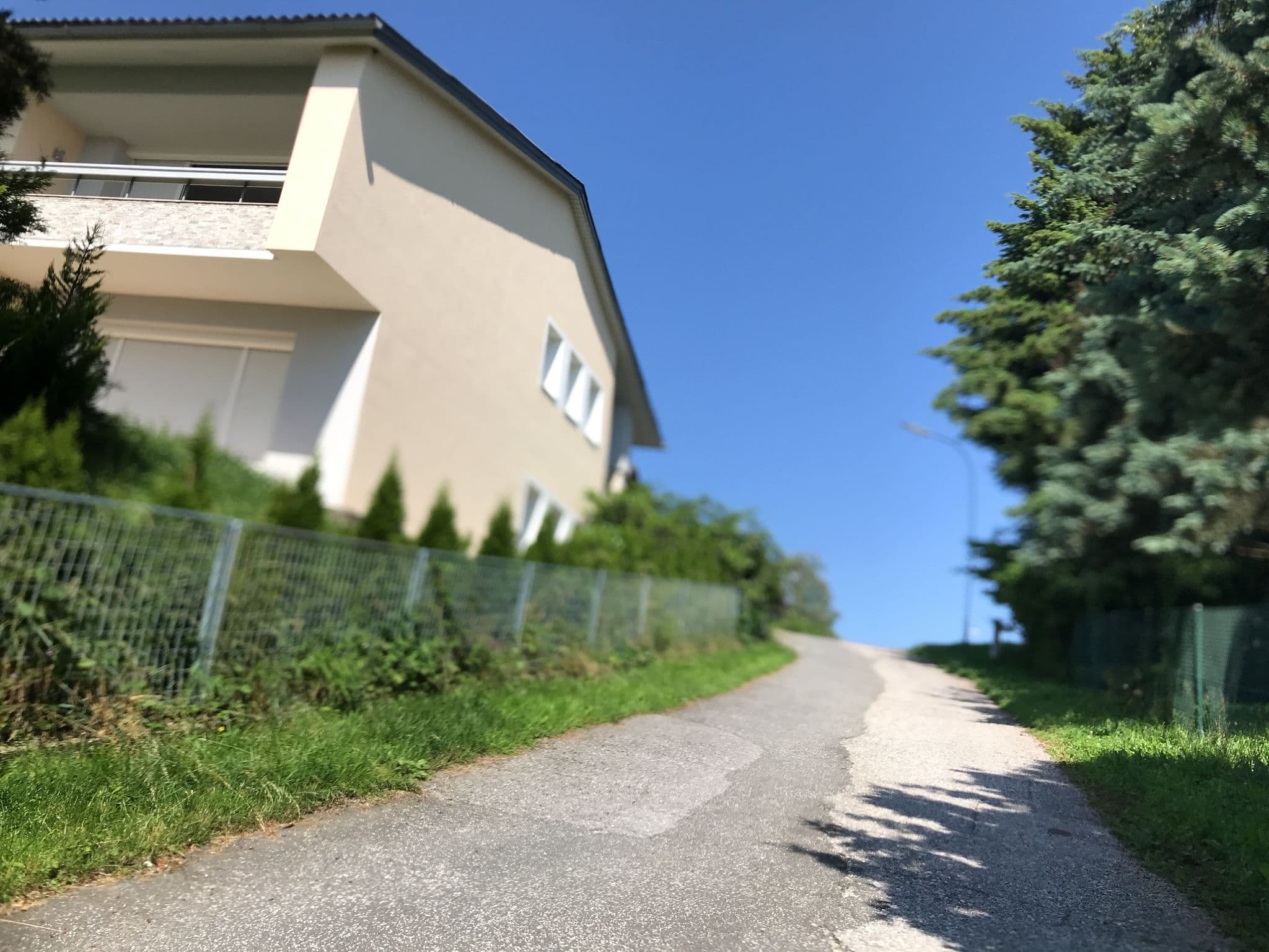 Street view near Ferienwohnung Fritz, Warmbad-Judendorf — © wanderwuetiger (CC BY-SA · Mapillary)