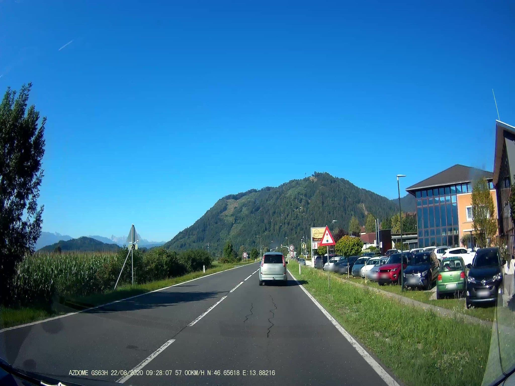 Street view near Ferienhaus Burgblick, Landskron — © stefan147 (CC BY-SA · Mapillary)