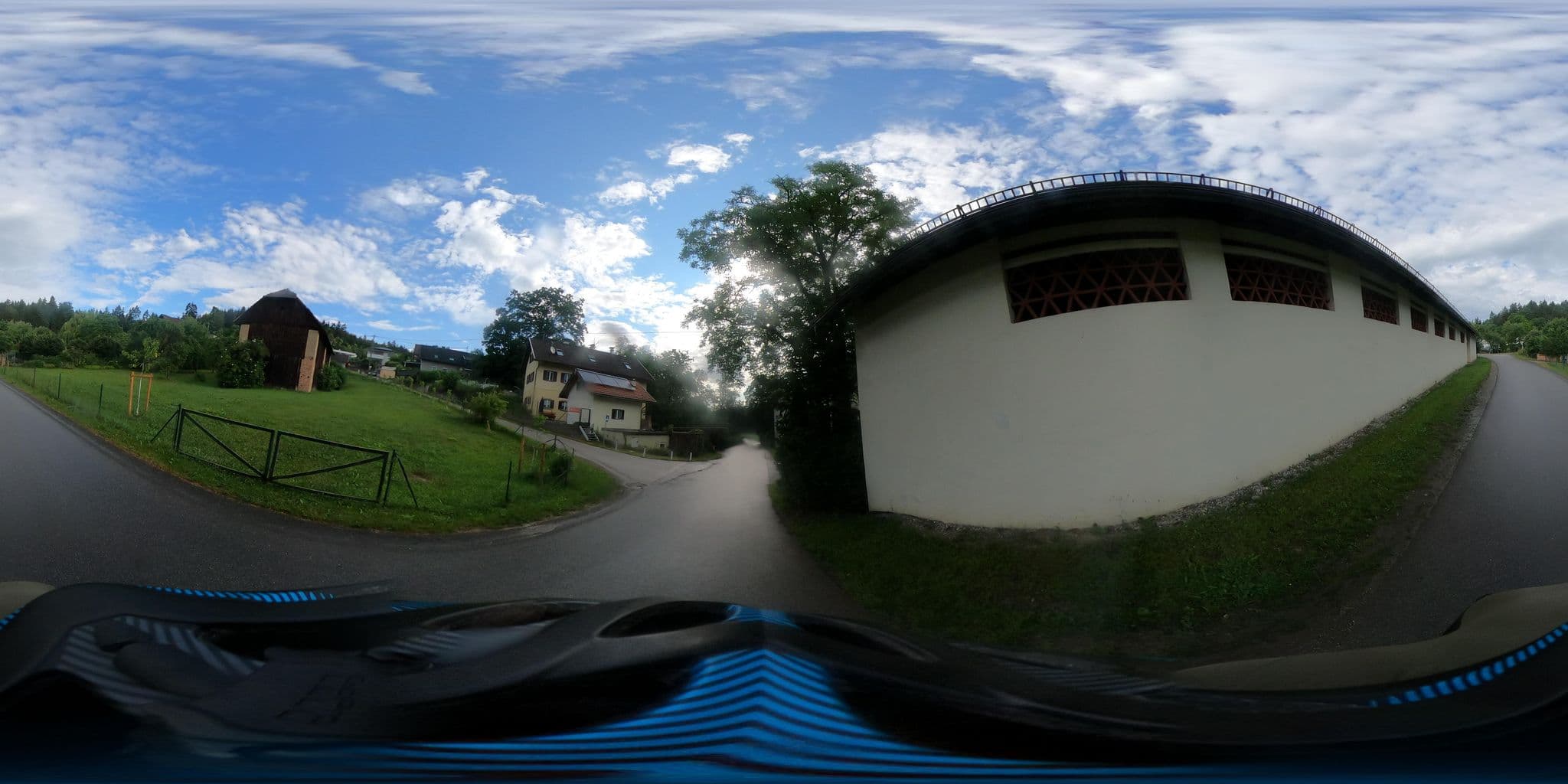 Street view near Schlossgut Gundersdorf, Hörtendorf — © consens_verkehrsplanung (CC BY-SA · Mapillary)