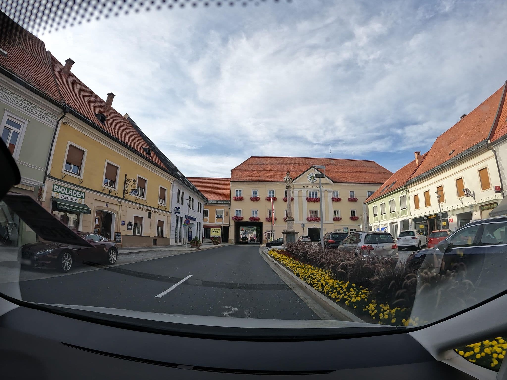 Street view near Gasthaus zum goldenen Ochsen - Greiner Amalia, Völkermarkt — © erias (CC BY-SA · Mapillary)