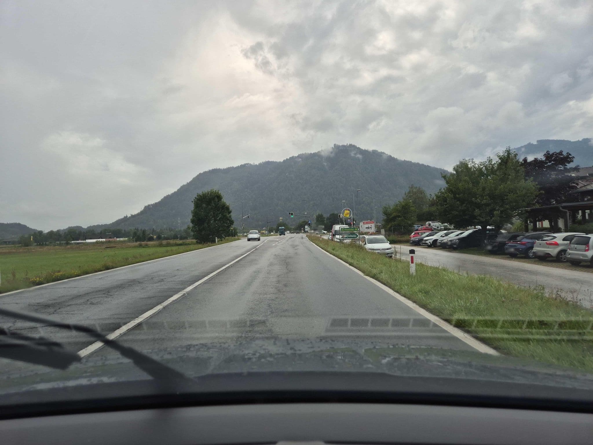 Street view near Hotel Educare, Landskron — © schermy_at (CC BY-SA · Mapillary)