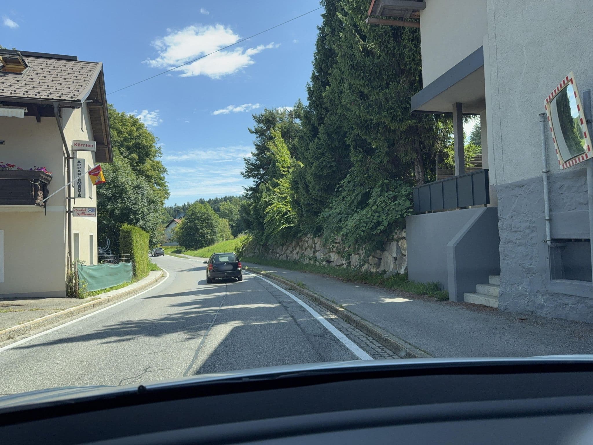 Street view near Feijen Appartements, Velden am Wörther See — © ottor (CC BY-SA · Mapillary)