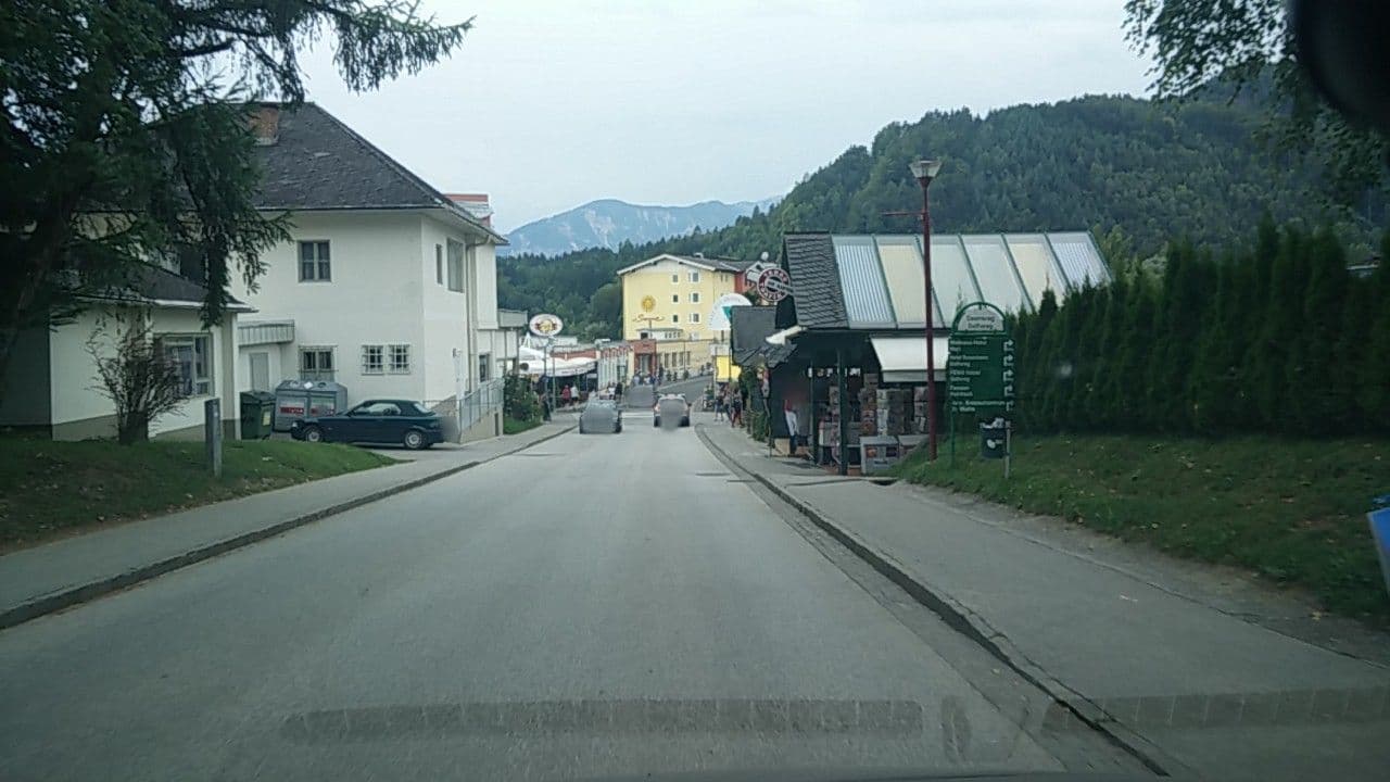 Street view near Hotel Reichmann Zentrum, Kühnsdorf — © bellazambo (CC BY-SA · Mapillary)