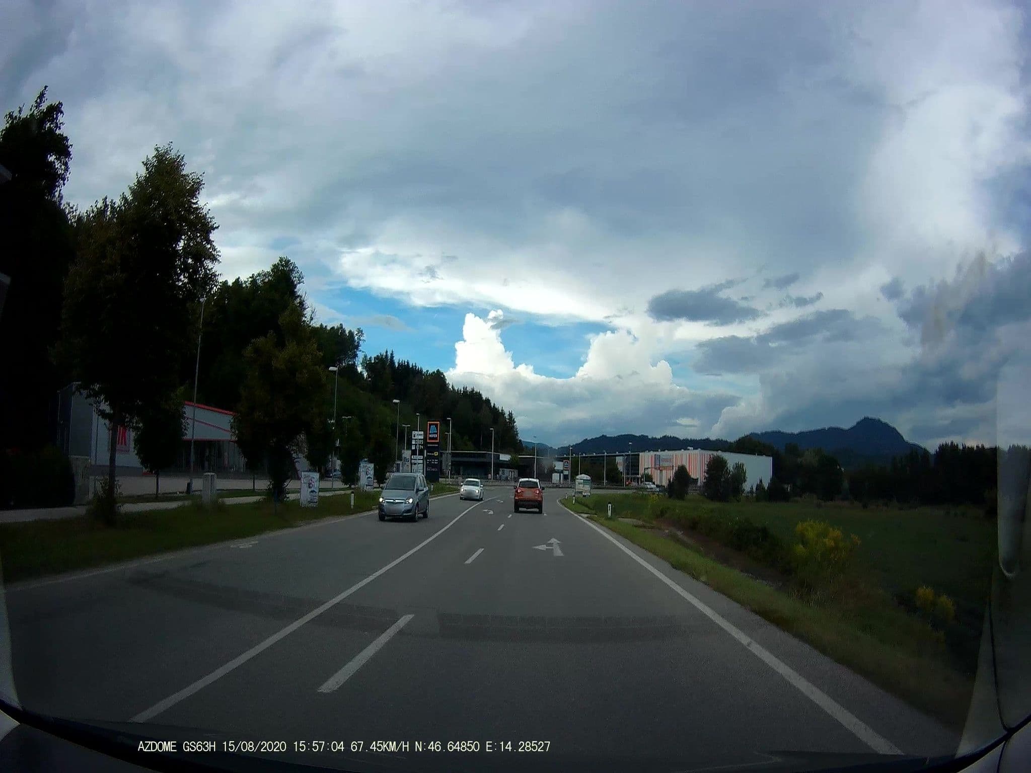 Street view near LA PERLA Hotel und Restaurant, Annabichl — © stefan147 (CC BY-SA · Mapillary)