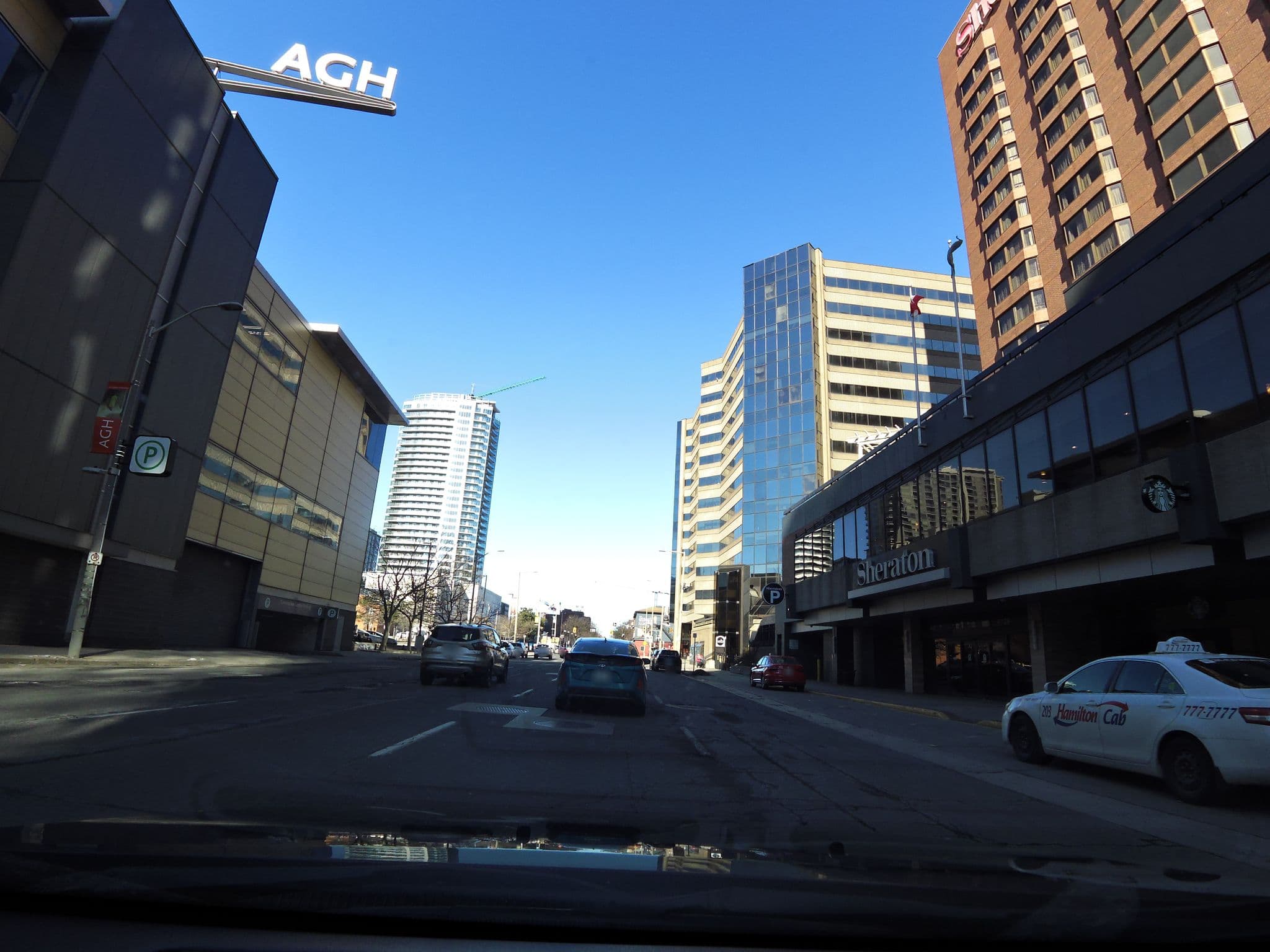 Street view near Sheraton, Hamilton — © kevo (CC BY-SA · Mapillary)