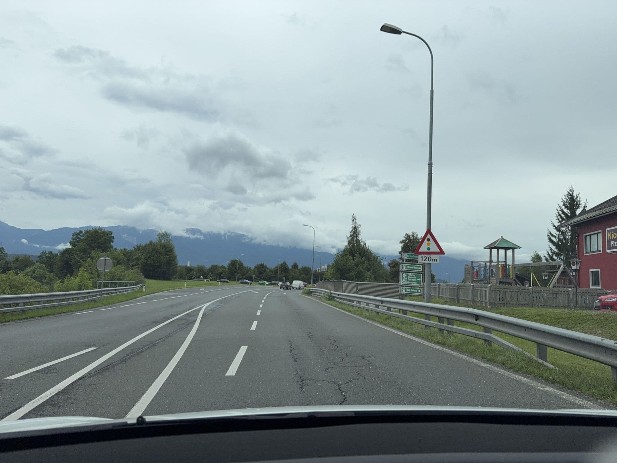 Street view near Josef Wirtshaus - Guido Reinthaler, Lind — © ottor (CC BY-SA · Mapillary)