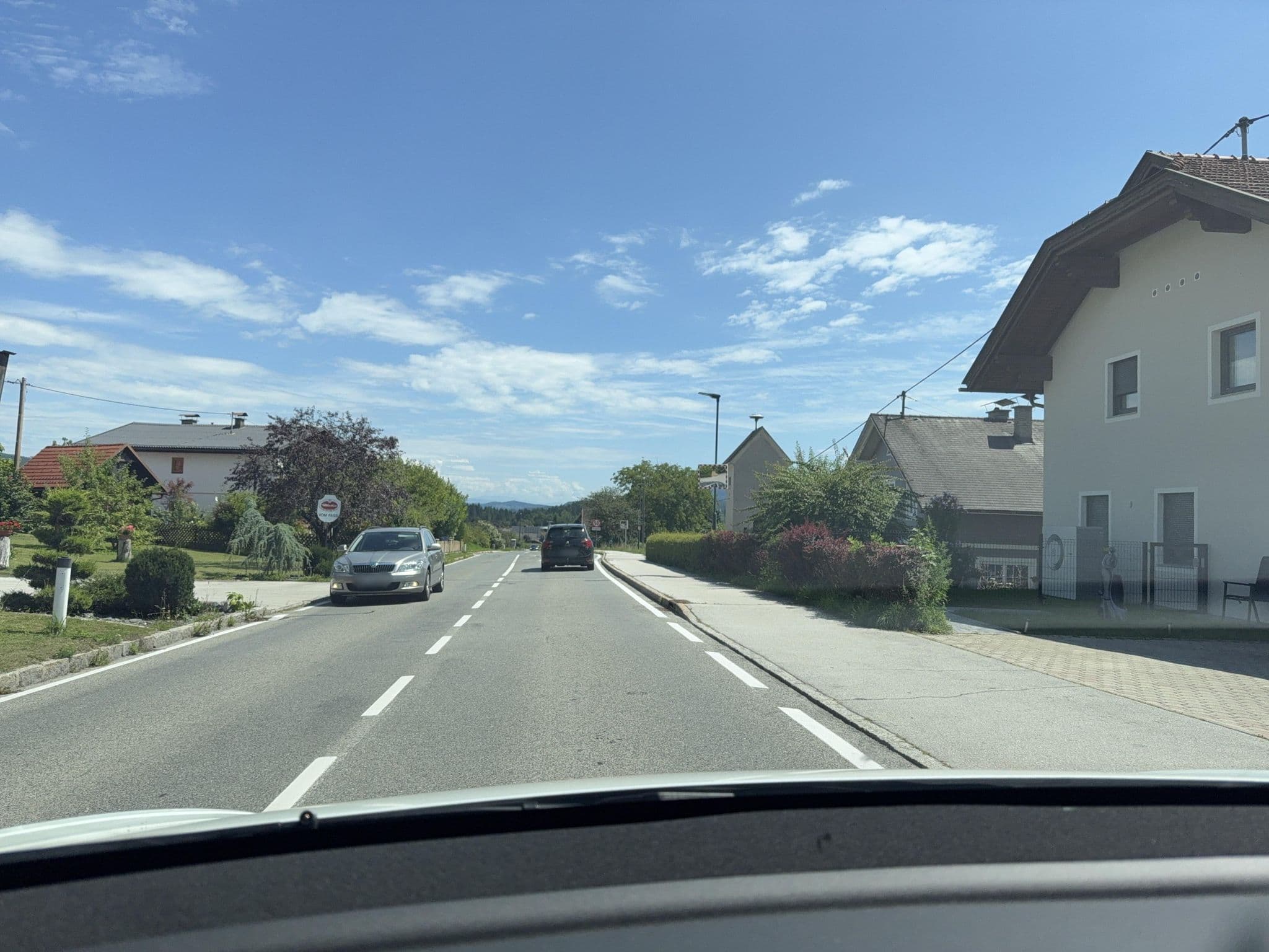 Street view near Gasthaus u Pension Zum kleinen Rasthaus, Velden am Wörther See — © ottor (CC BY-SA · Mapillary)