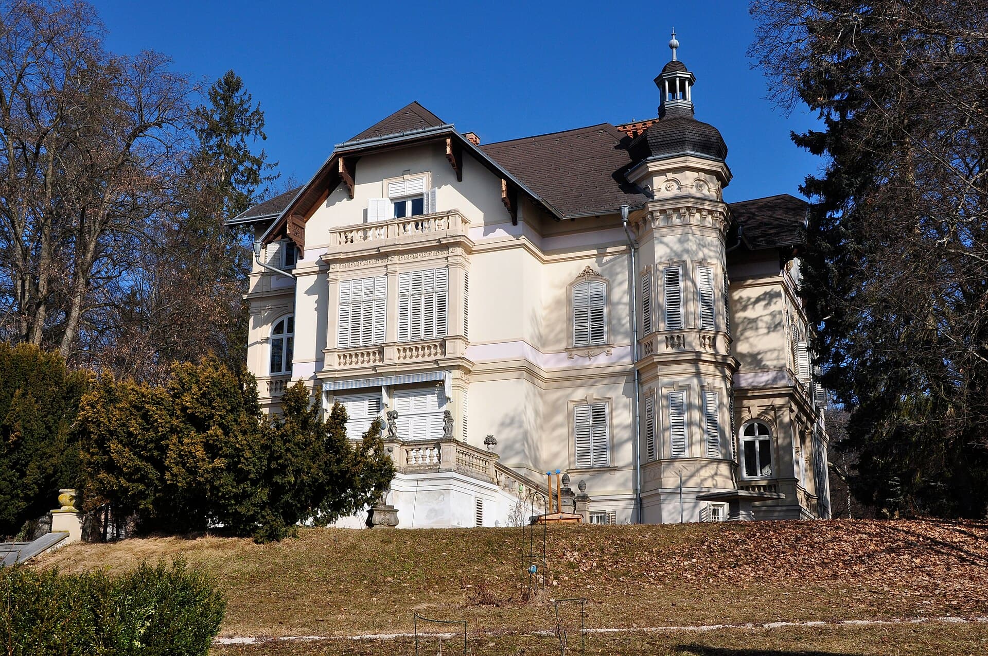 Villa Seehort (via Wikimedia Commons, CC BY-SA 3.0)