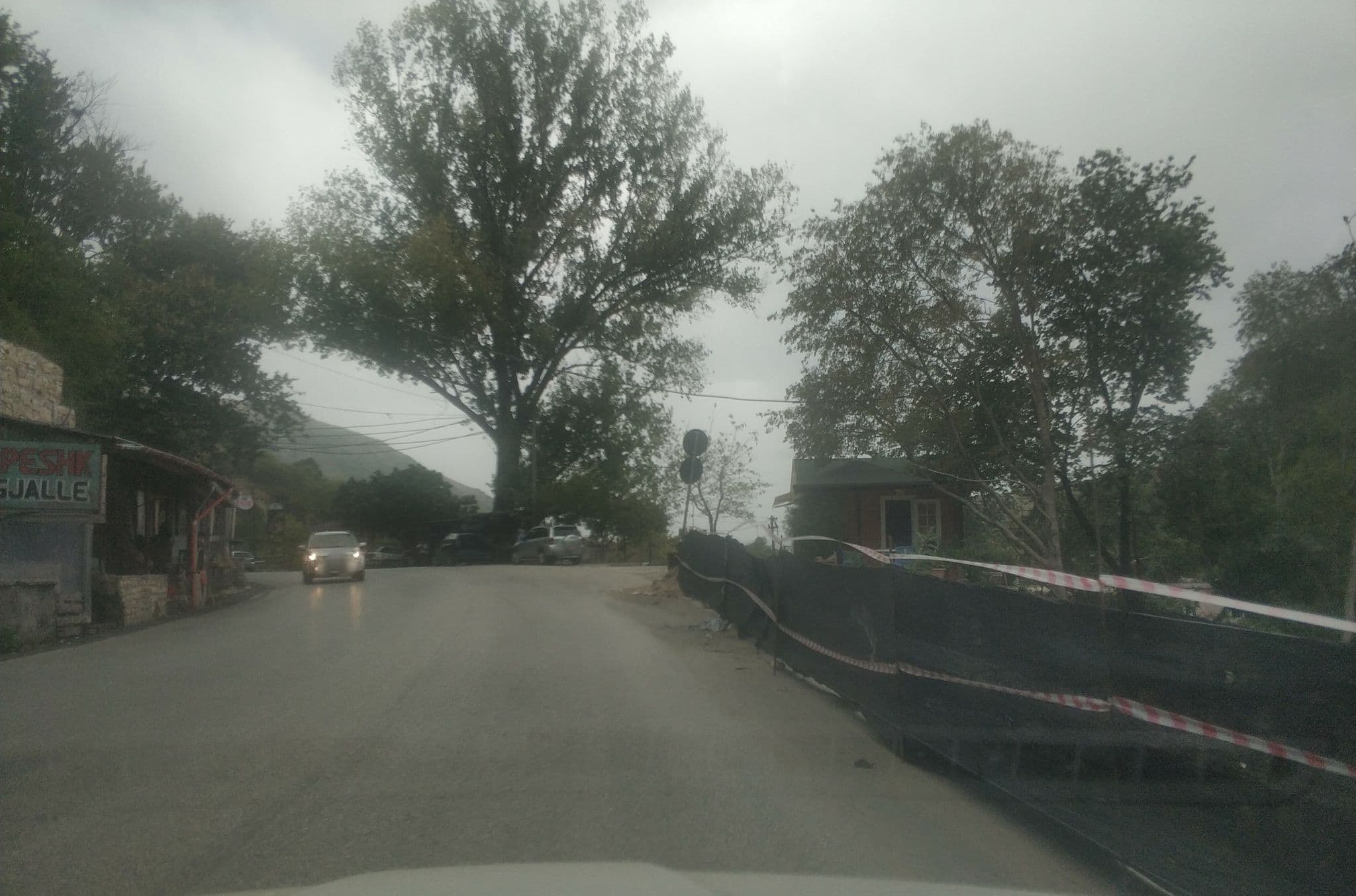 Street view near Uji i Ftohtë Tepelenë Hotel, Tepelenë — © freddouhelk (CC BY-SA · Mapillary)