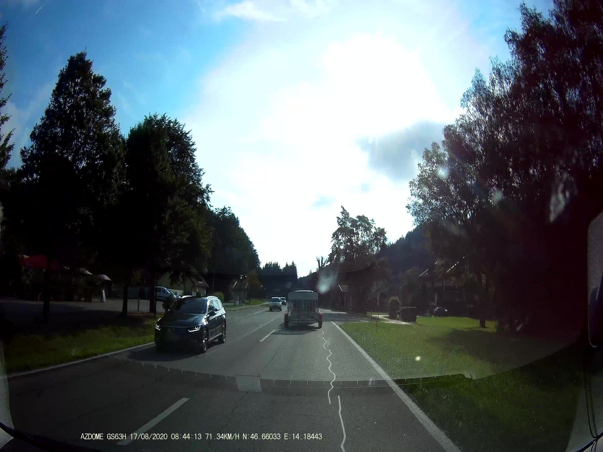 Street view near Kreuzjakel Gasthaus, Moosburg — © stefan147 (CC BY-SA · Mapillary)