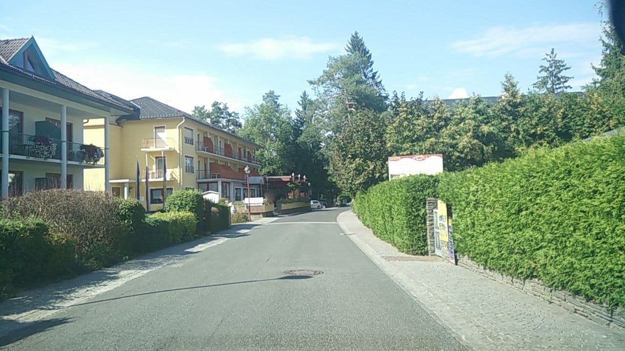 Street view near Seehotel Seeblick, Kühnsdorf — © bellazambo (CC BY-SA · Mapillary)