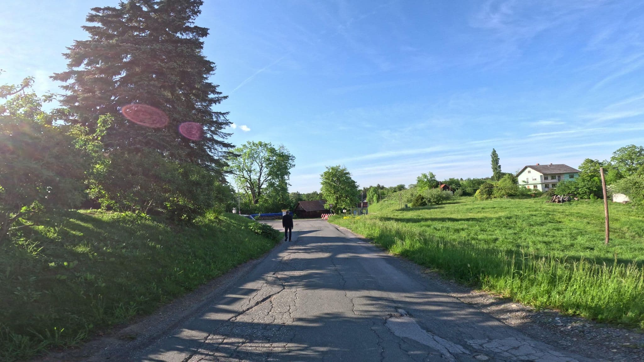 Street view near Gasthaus Neuwirth-Ferrari, Brunn — © djpixel (CC BY-SA · Mapillary)