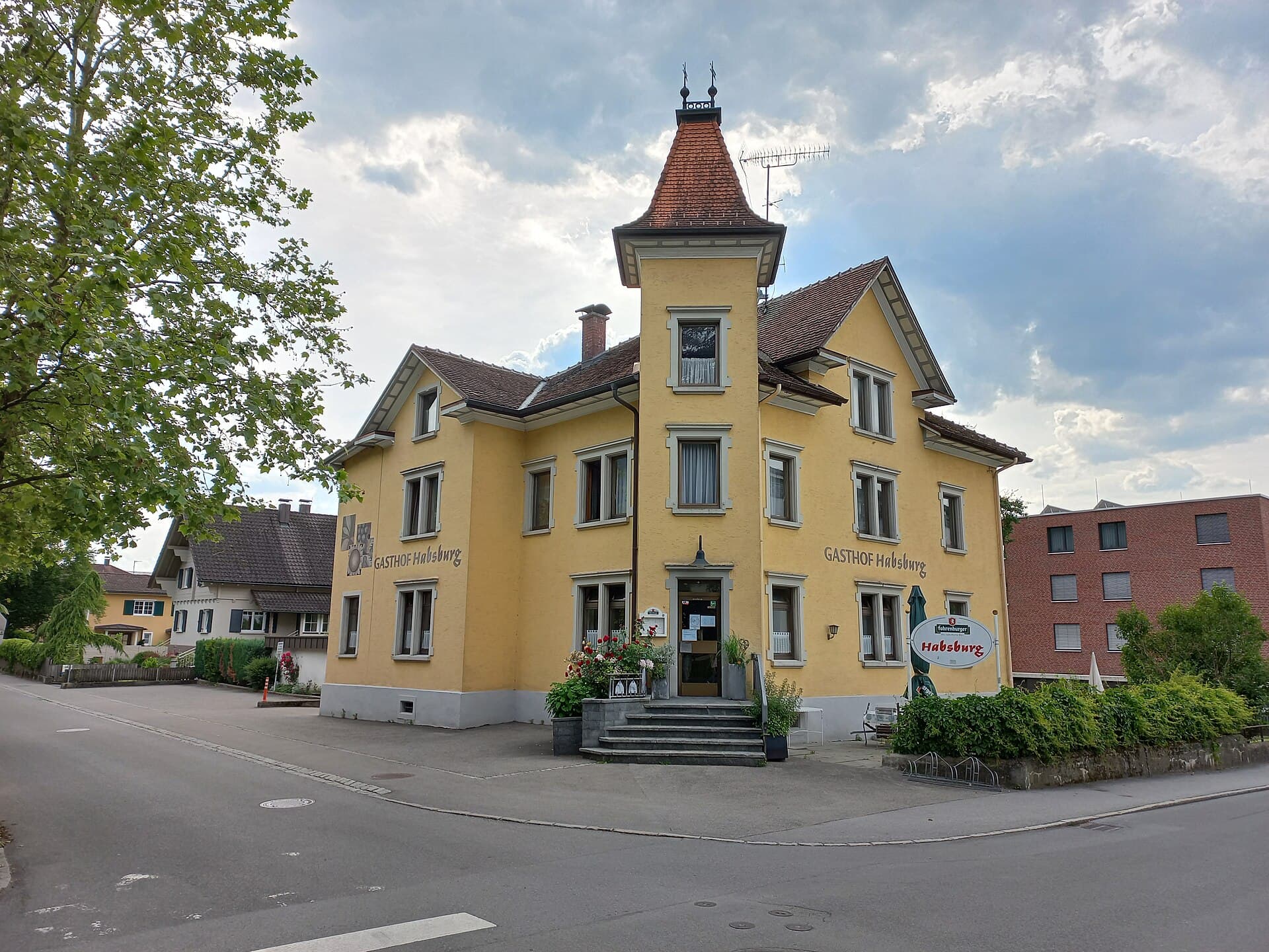 Gasthof Habsburg (via Wikimedia Commons, CC BY-SA 4.0)