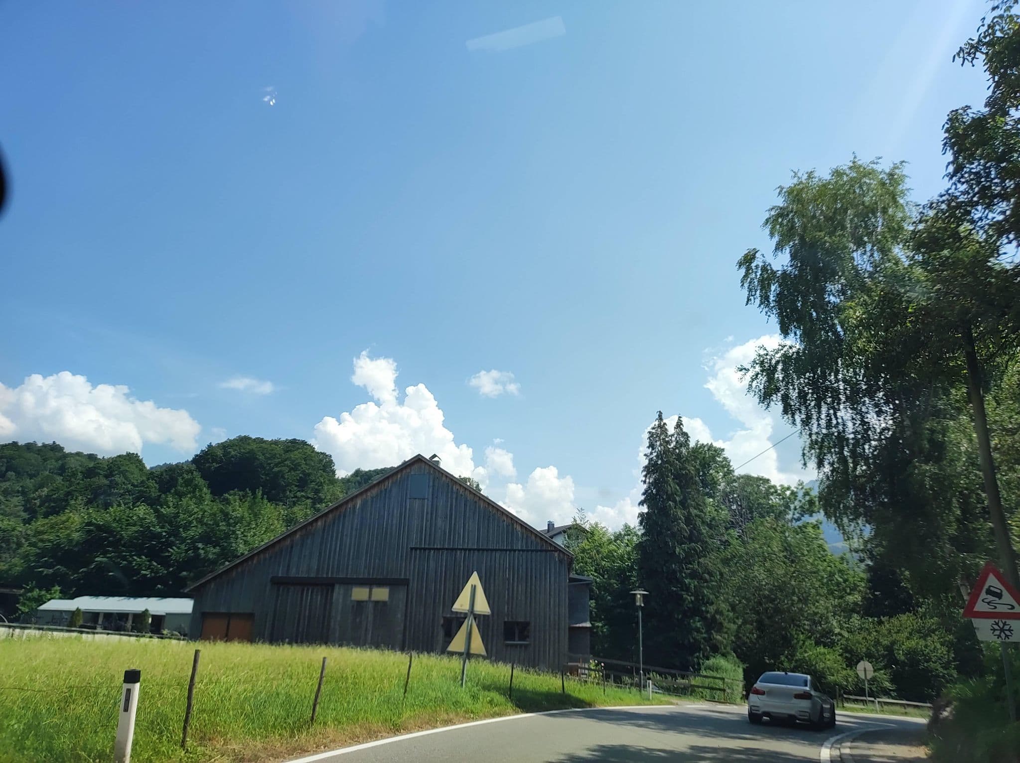 Street view near Pension St. Hubertus, Großdorf — © msdess (CC BY-SA · Mapillary)
