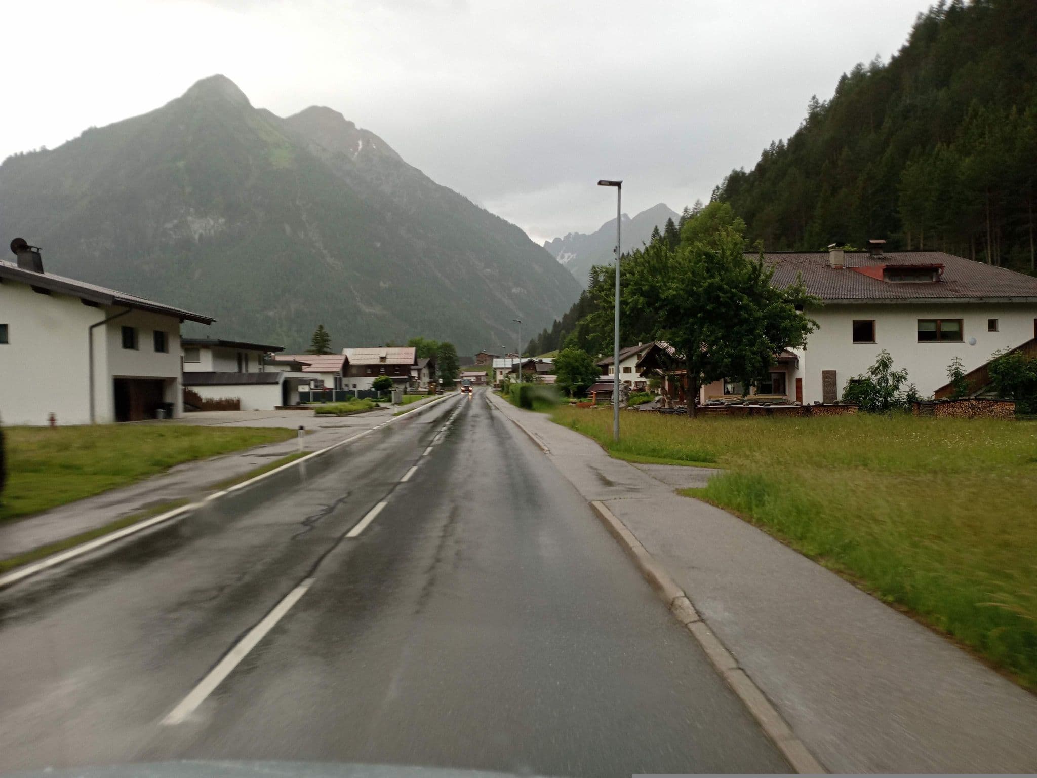 Street view near Ferienwohnung Heel, Pettneu — © atze02 (CC BY-SA · Mapillary)