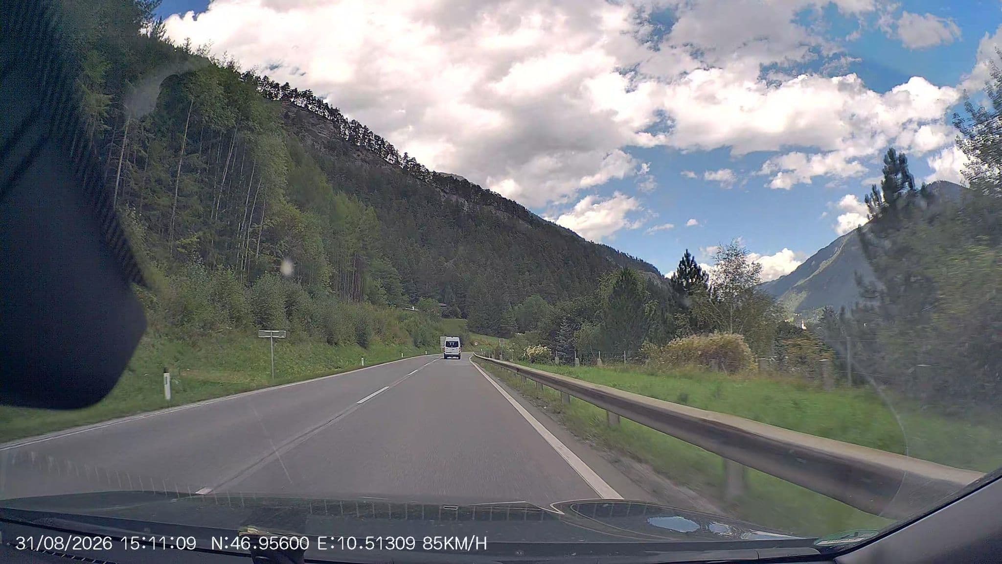Street view near Kajetansbrücke Hotel, Pfunds — © AR88 (CC BY-SA · Mapillary)