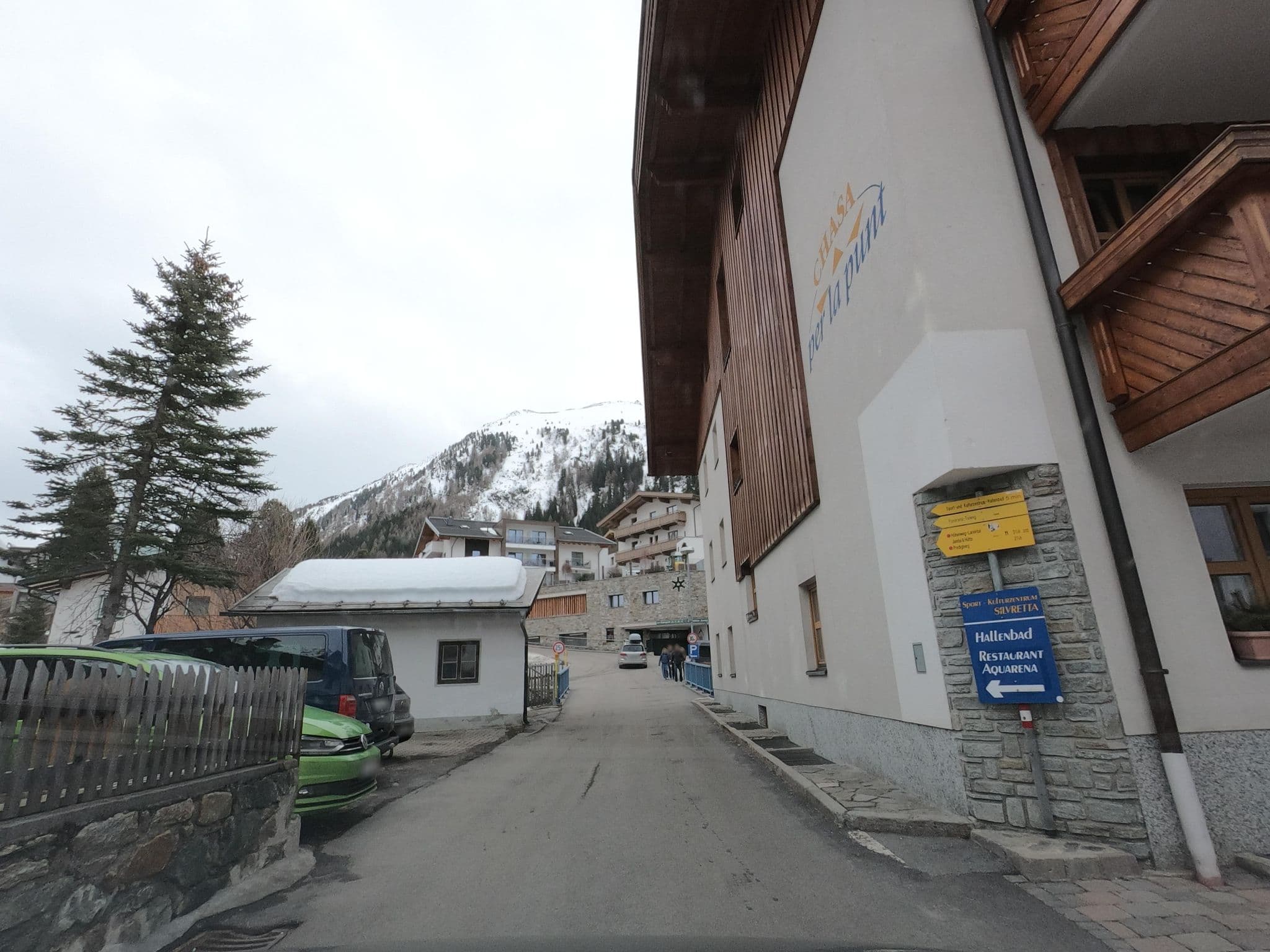 Street view near Frühstückspension & Ferienhaus Fädnerspitze, Ischgl — © frhh211 (CC BY-SA · Mapillary)