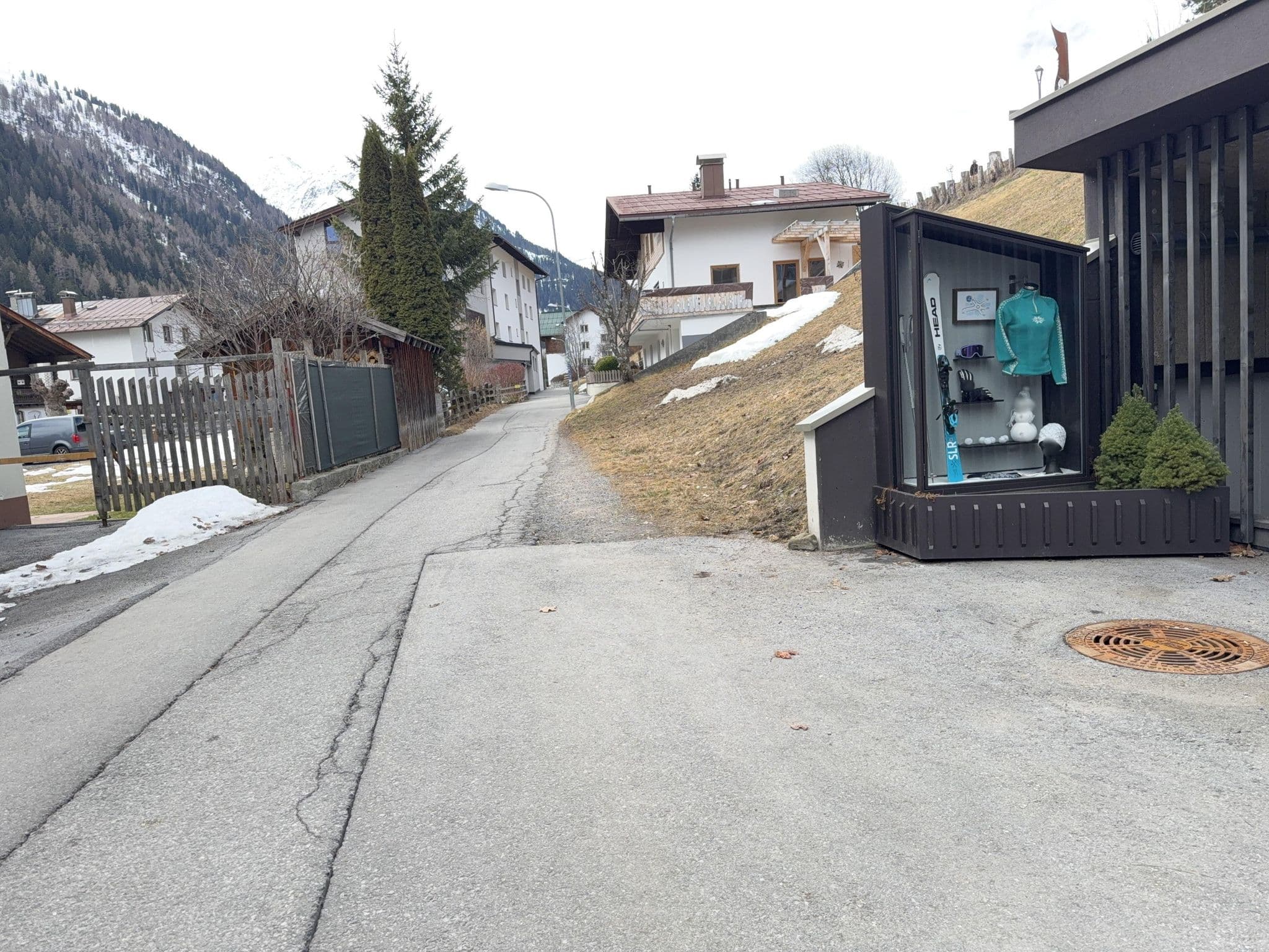 Street view near Omaela Apartments St. Anton am Arlberg, St Anton am Arlberg — © RSTQ (CC BY-SA · Mapillary)