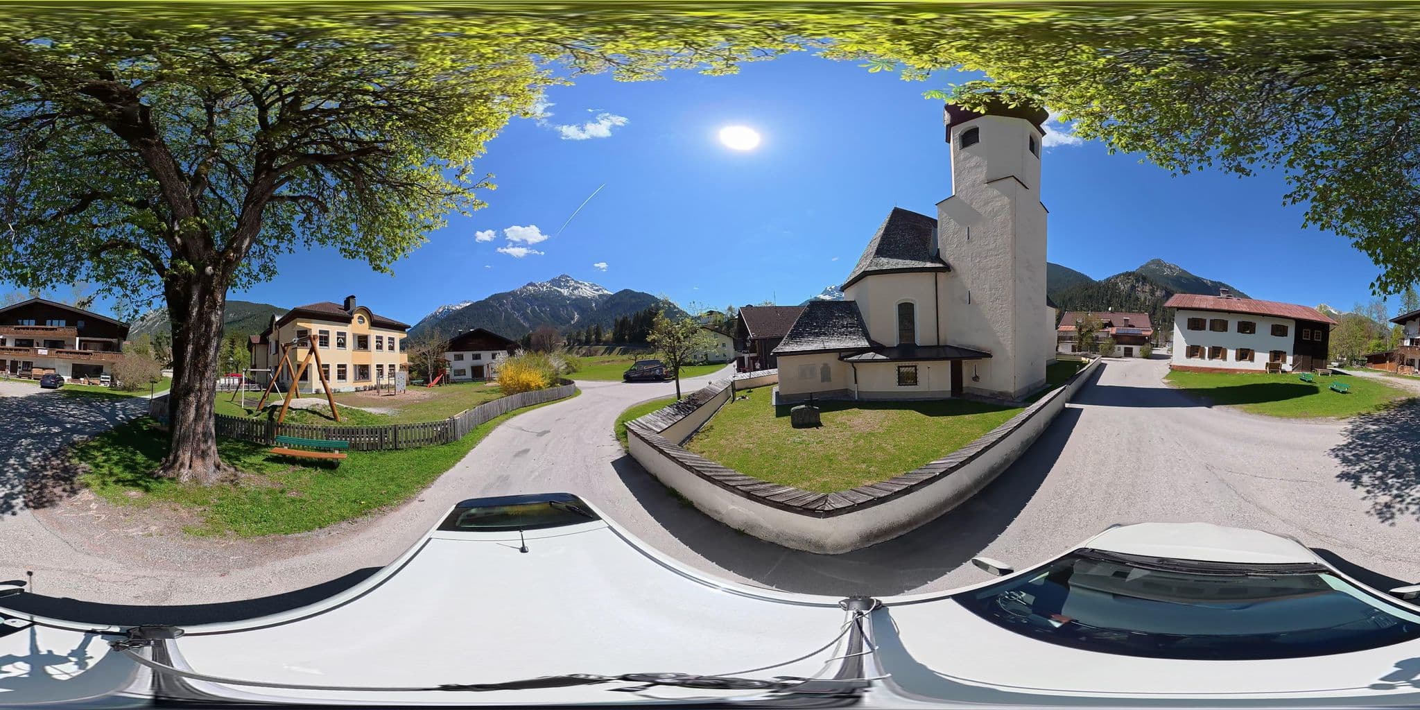 Street view near Gästehaus Neue Krone, Weissenbach am Lech — © osmplus_org (CC BY-SA · Mapillary)