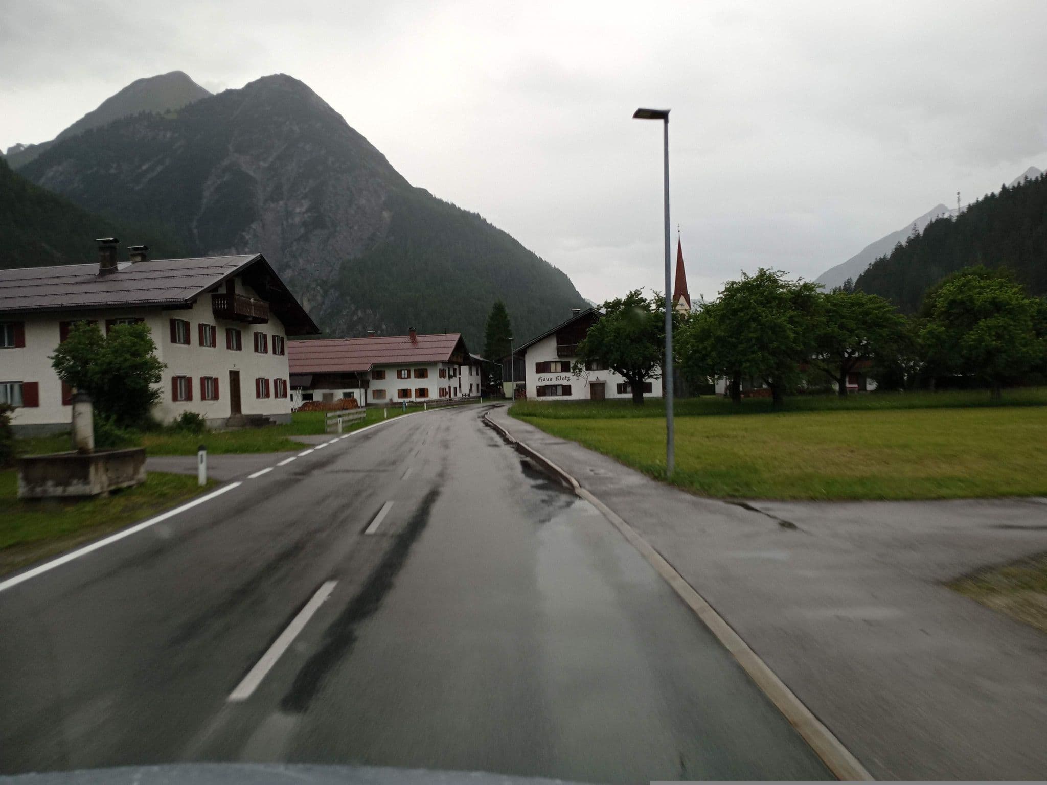 Street view near Ferienhaus Lechtaler Alpen, Pettneu — © atze02 (CC BY-SA · Mapillary)