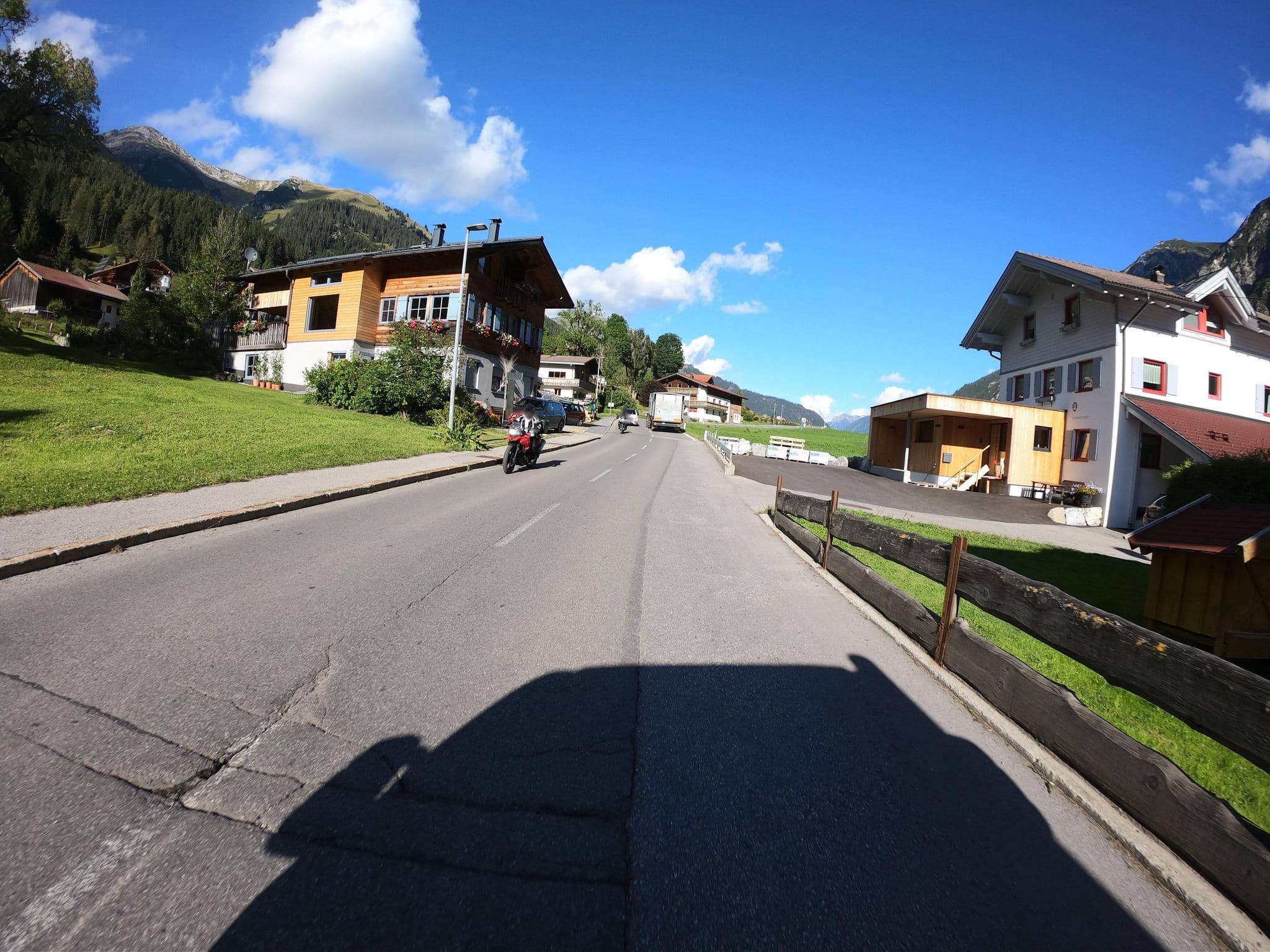 Street view near Familie Pfefferkorn, Pettneu — © joostjakob (CC BY-SA · Mapillary)