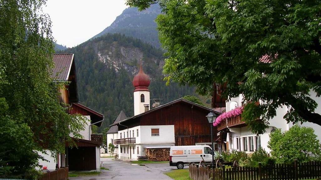Street view near Josef Ulses, Weissenbach am Lech — © voltadino (CC BY-SA · Mapillary)