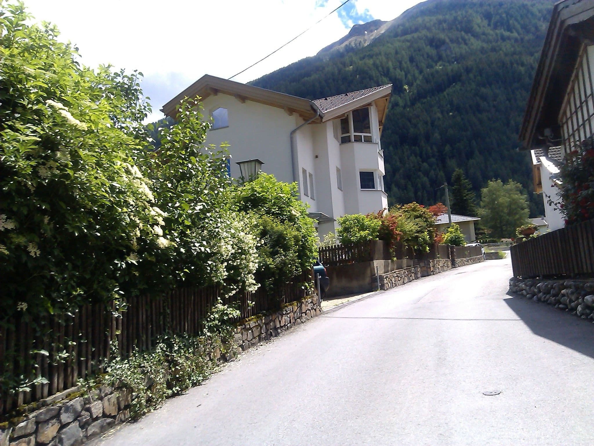 Street view near Haus Hueber, Pfunds — © changchun1 (CC BY-SA · Mapillary)