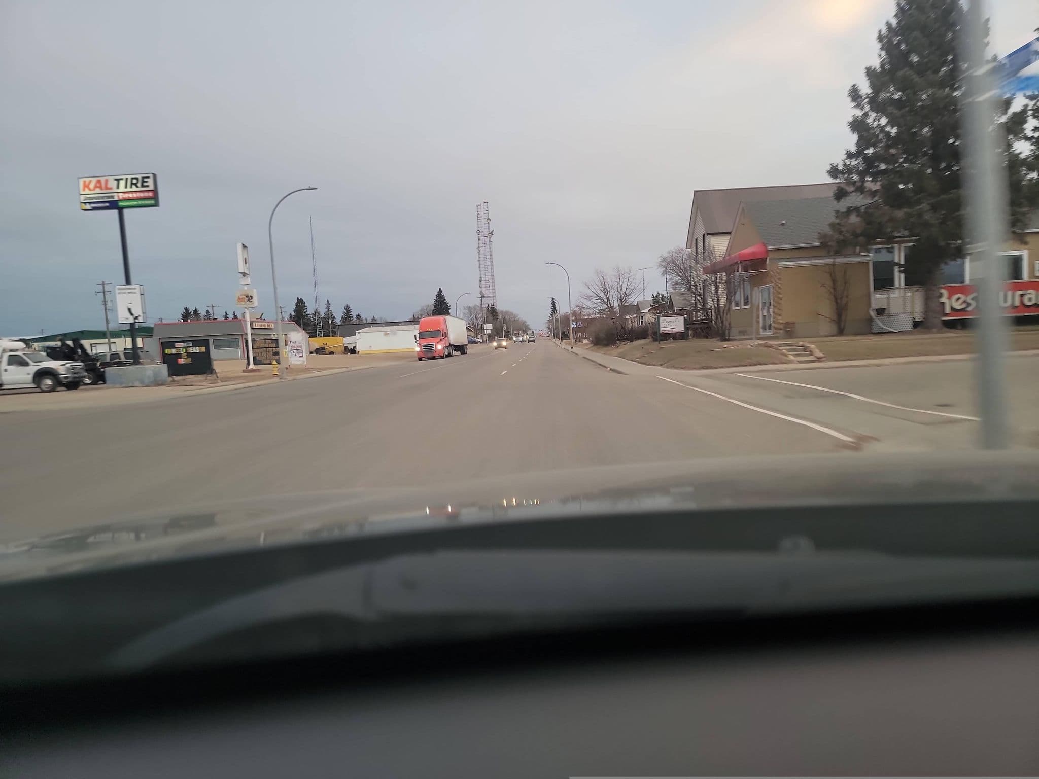 Street view near West View Motel, Vegreville — © mtylerb (CC BY-SA · Mapillary)